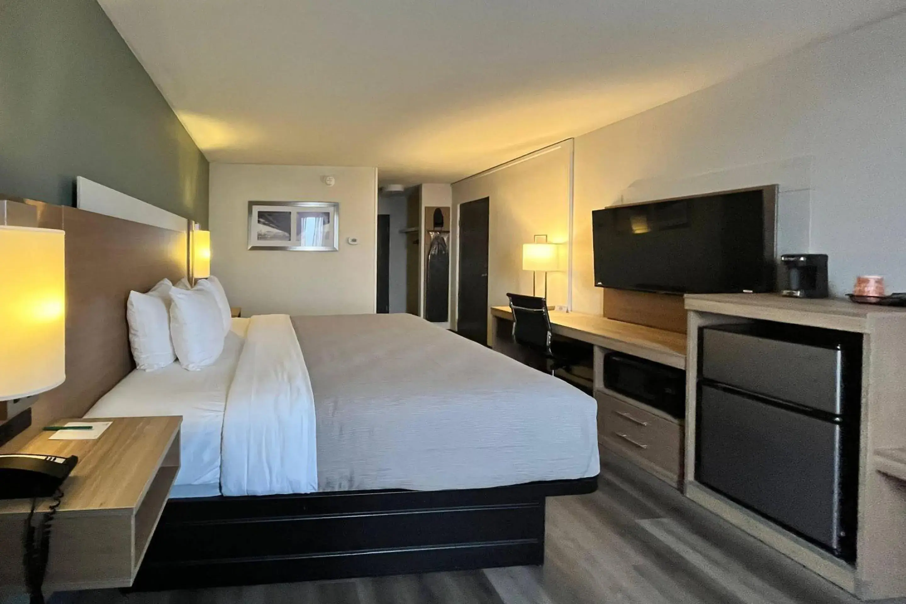 Bedroom, Bed in Quality Inn Bedroom, Bed in Quality Inn