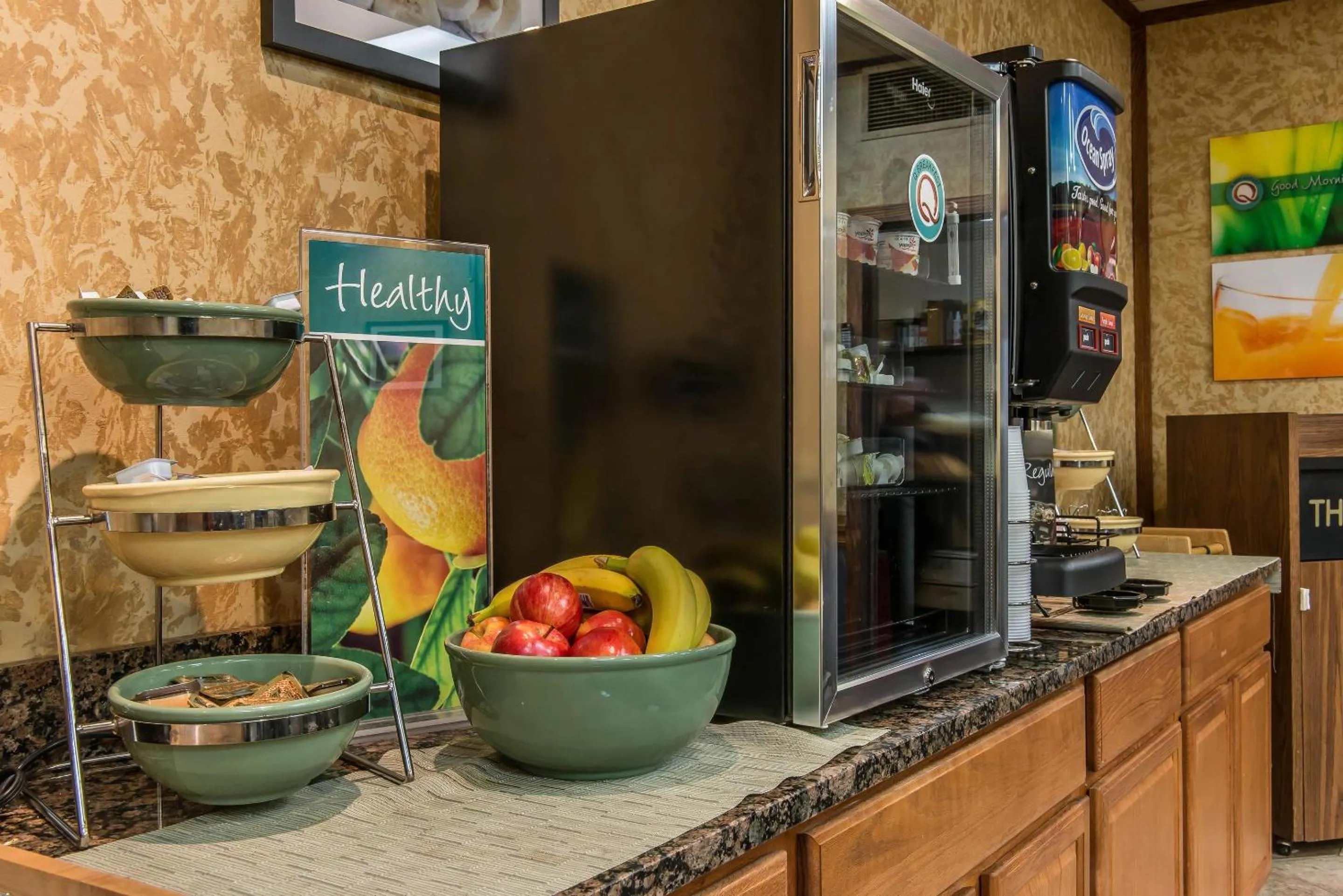 Breakfast in Quality Inn Hermitage South