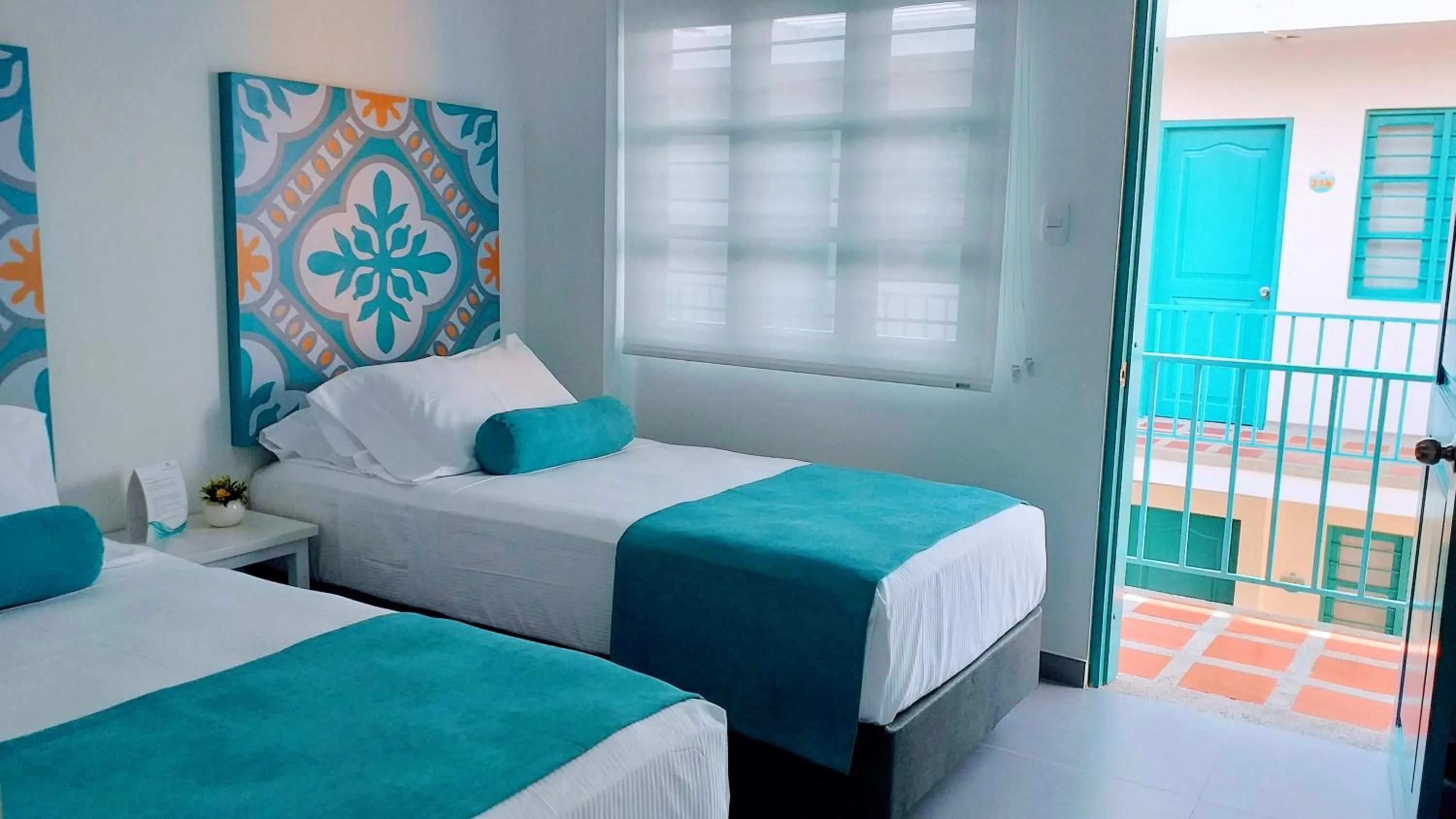 Staff, Bed in Akuamarina Hotel