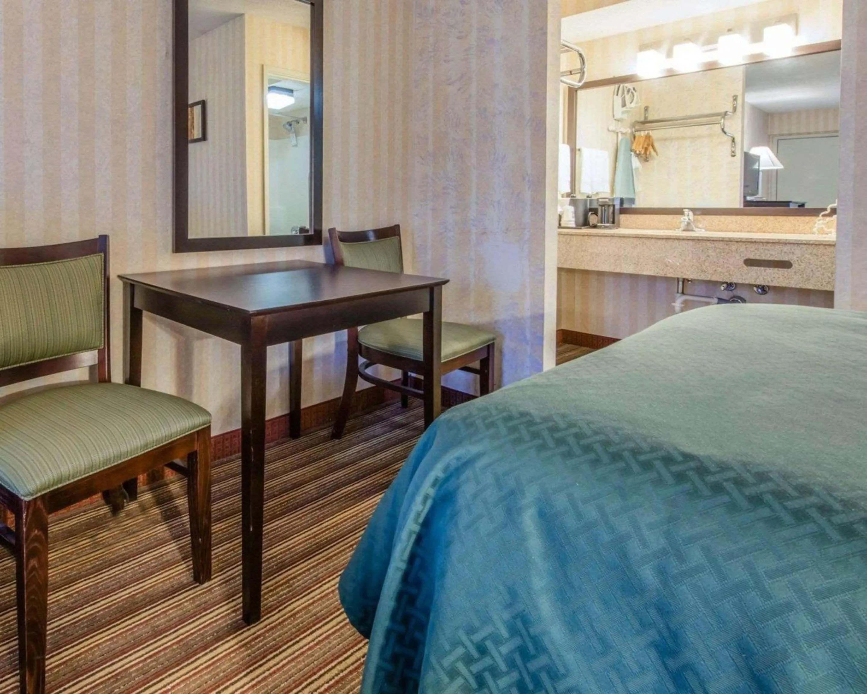 Photo of the whole room in Quality Inn Barkeyville