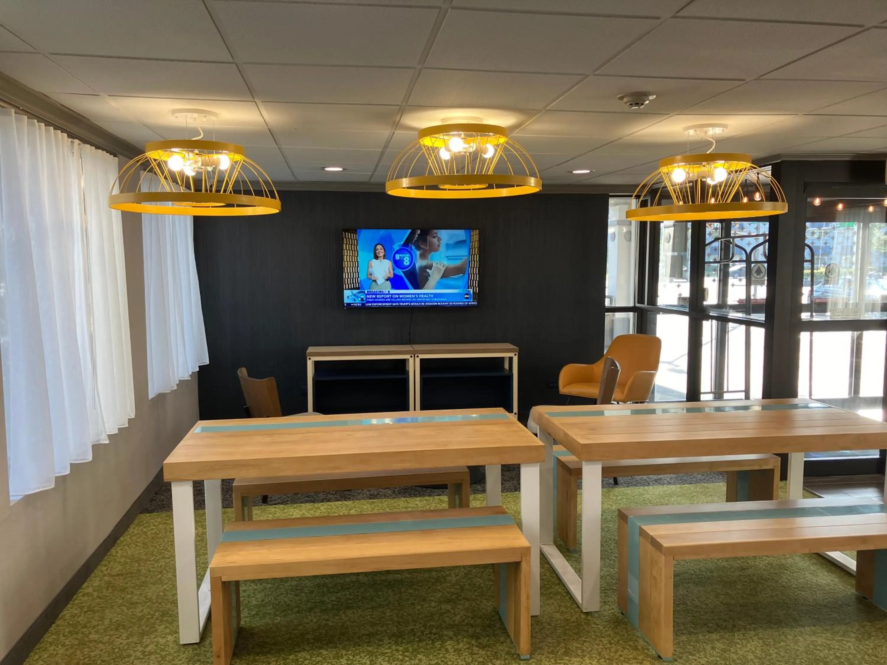 Communal lounge/ TV room in Spark by Hilton Clarks Summit