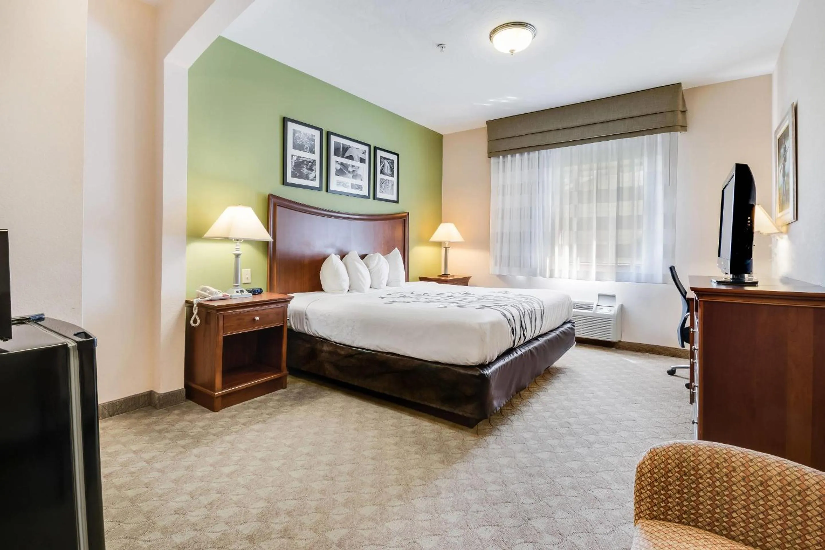 Bedroom, Bed in Sleep Inn & Suites Gettysburg