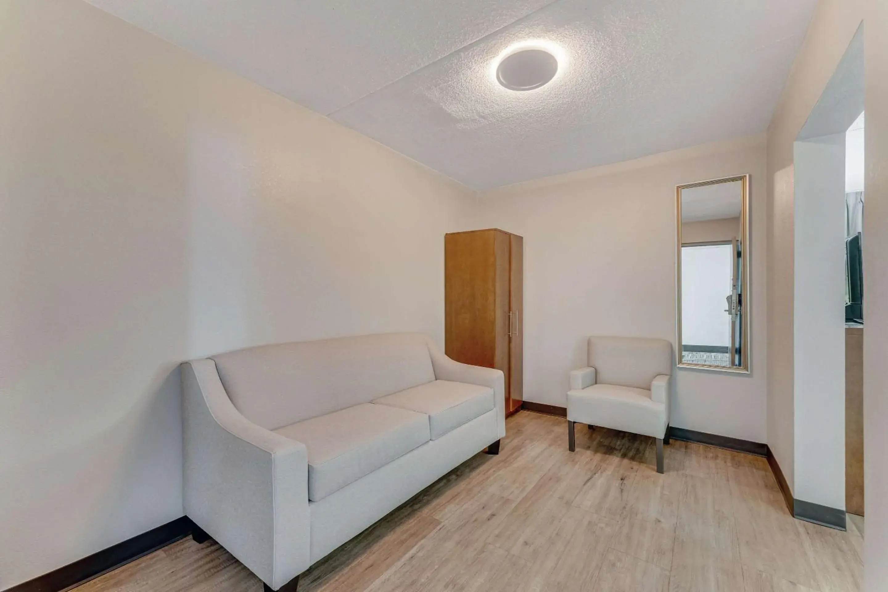 Living room in Quality Inn Easton Living room in Quality Inn Easton