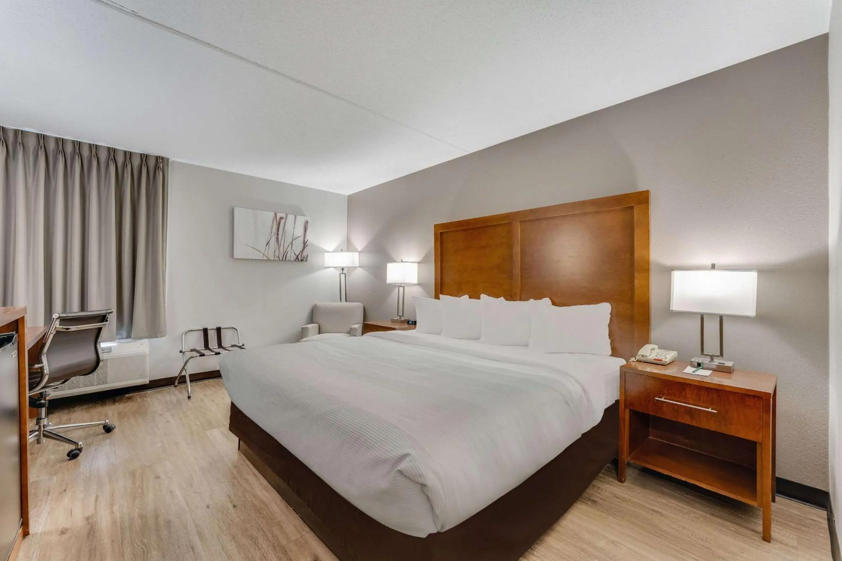 Bedroom, Bed in Quality Inn Easton