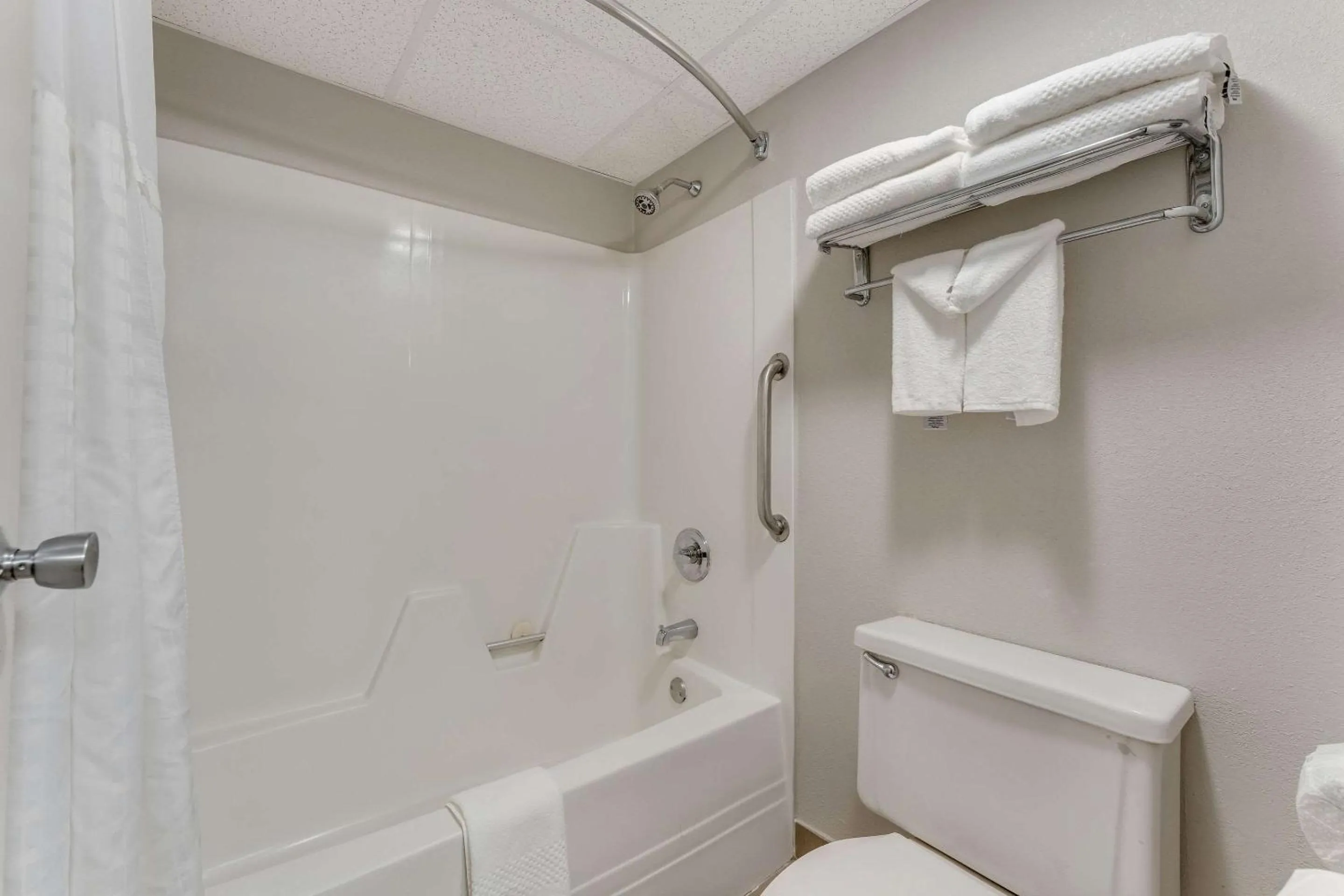 Bedroom in Quality Inn Easton