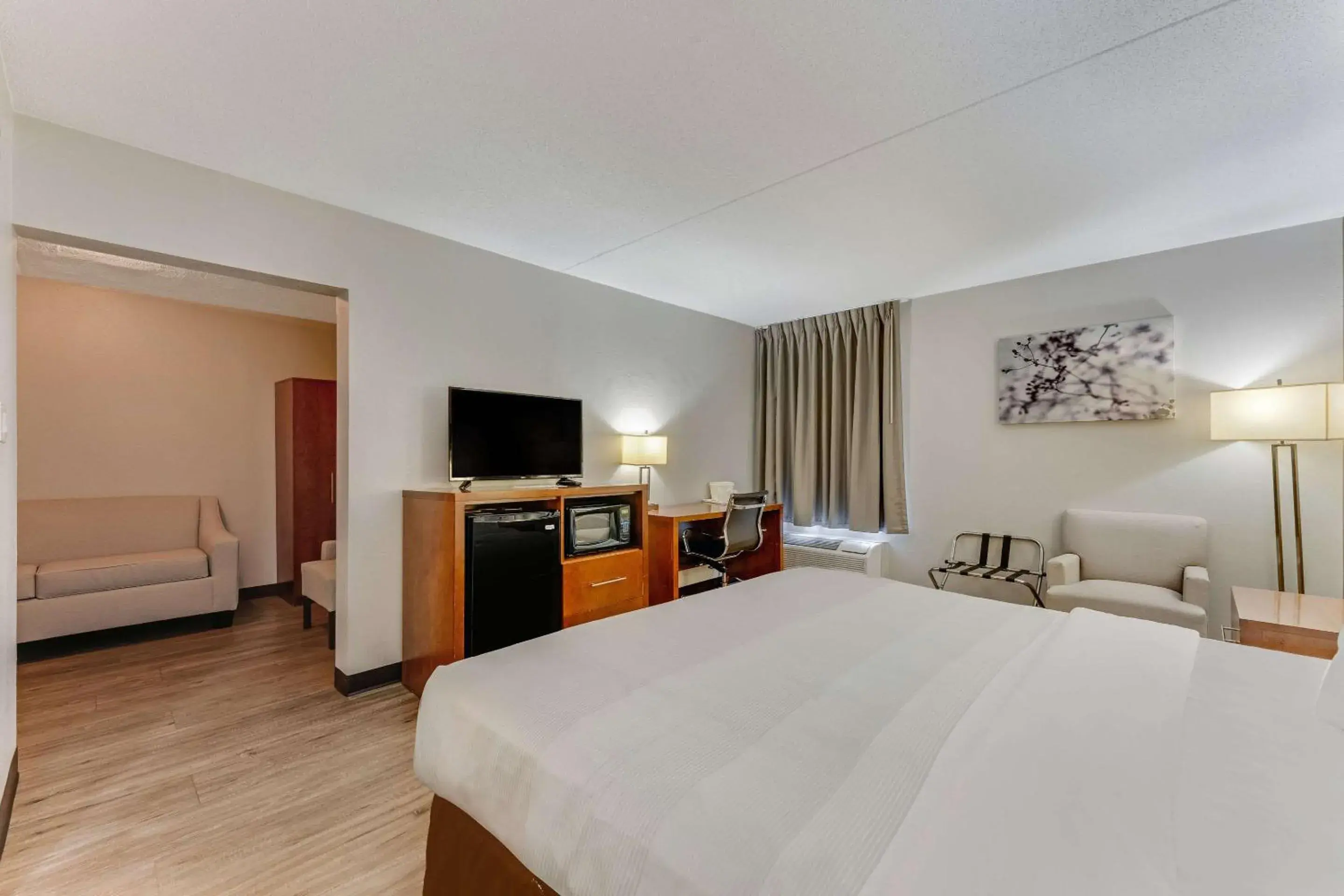 Photo of the whole room, Bed in Quality Inn Easton Photo of the whole room, Bed in Quality Inn Easton