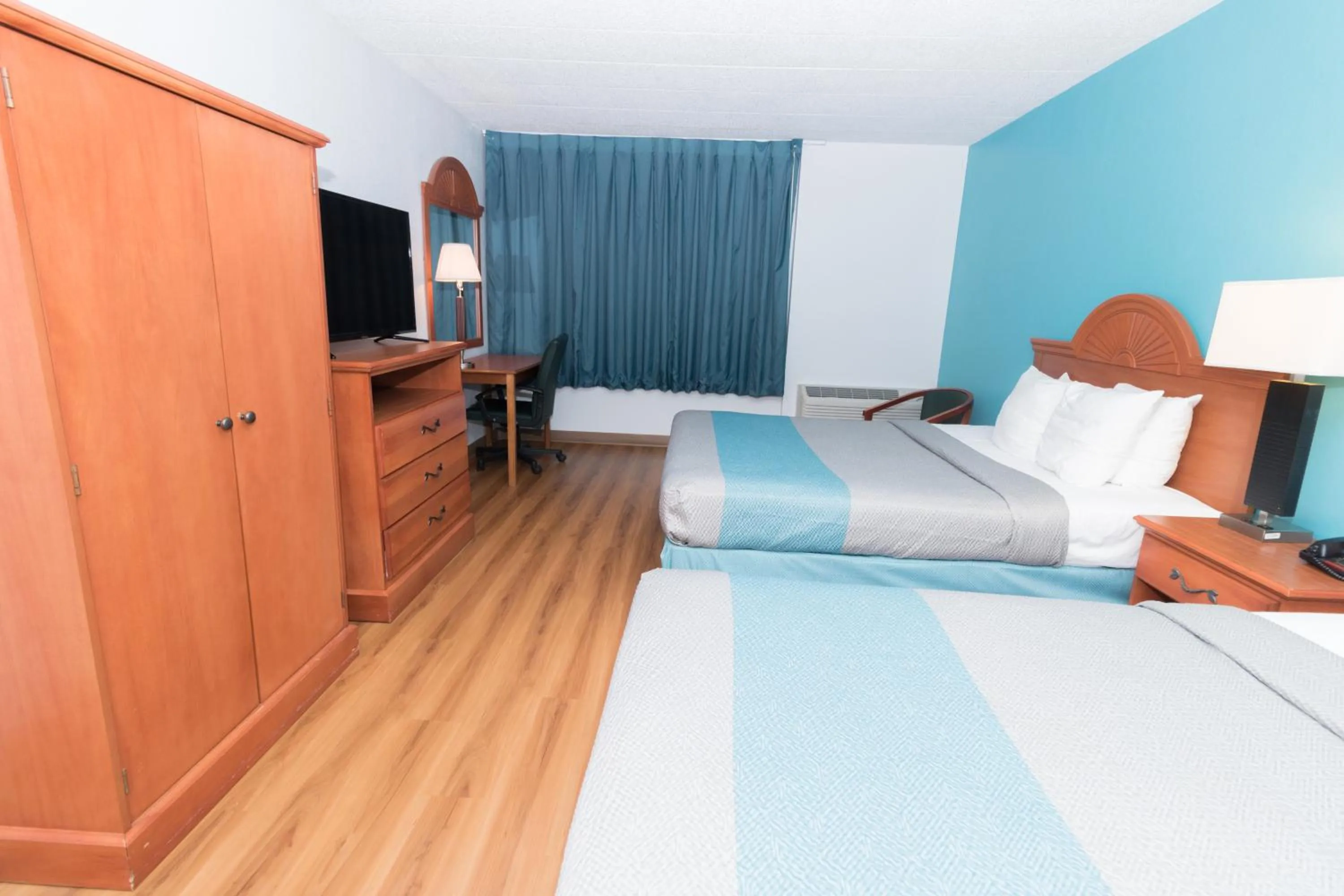 Bedroom, Bed in Motel 6-Clarion, PA