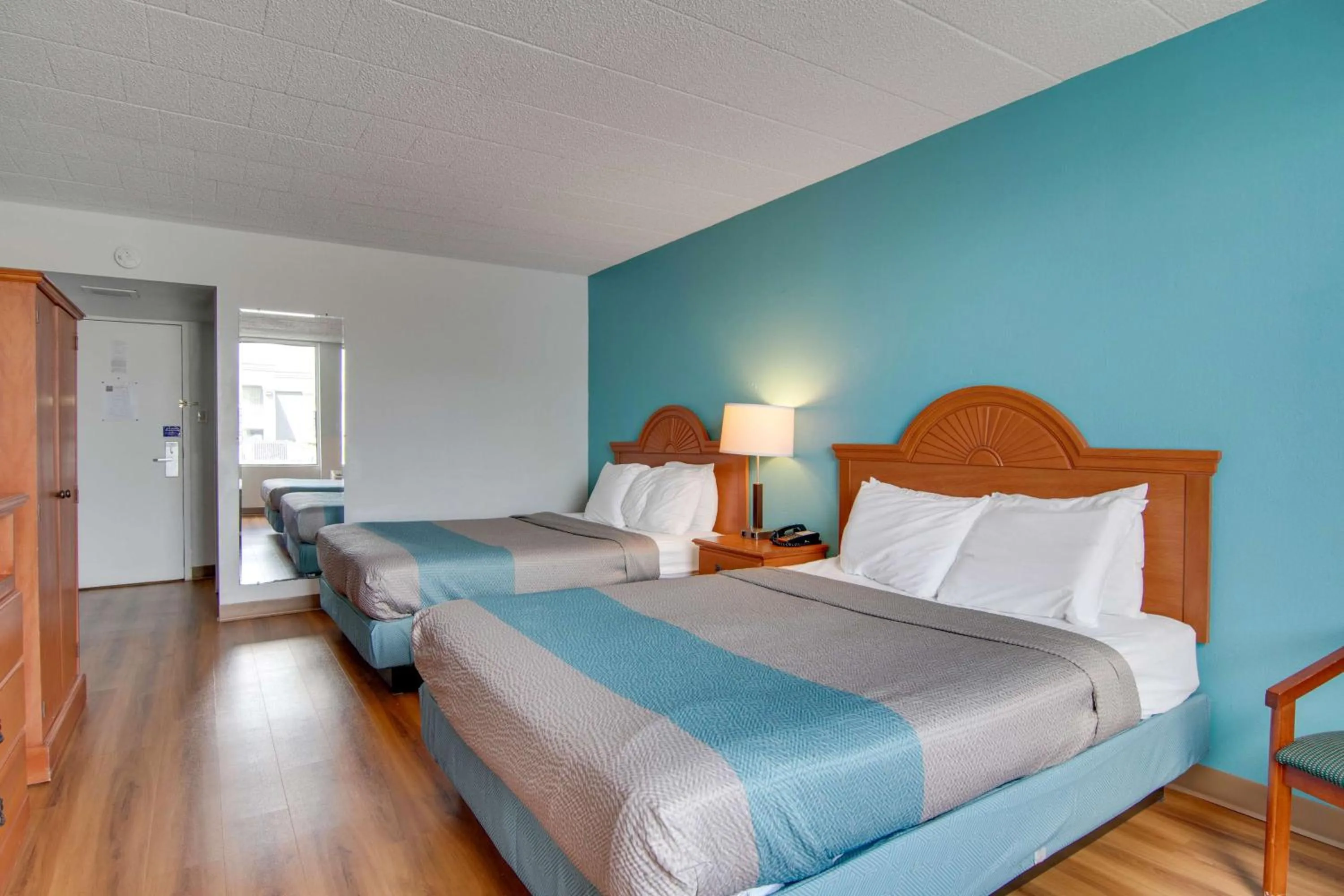 Photo of the whole room, Bed in Motel 6-Clarion, PA