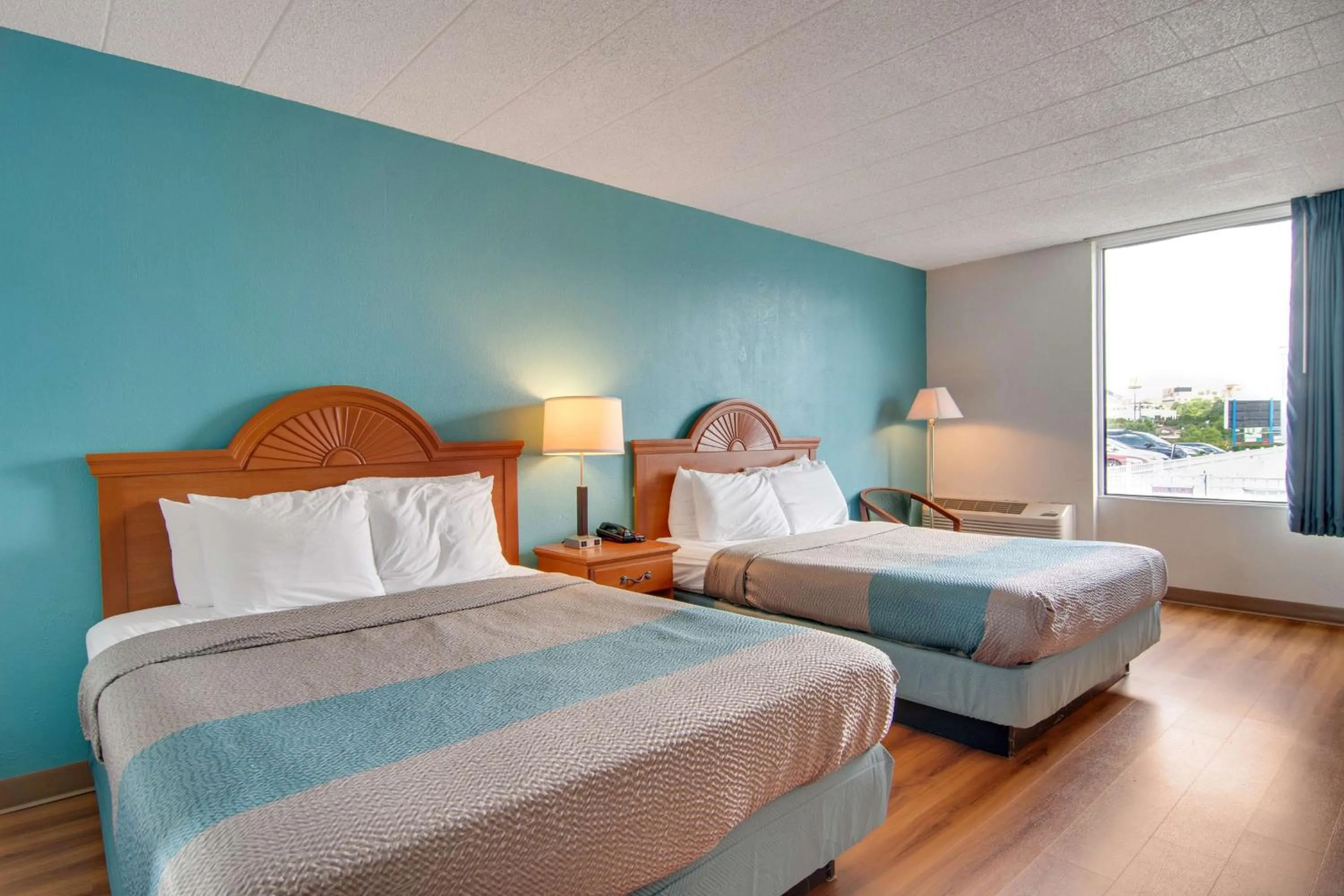 Photo of the whole room, Bed in Motel 6-Clarion, PA