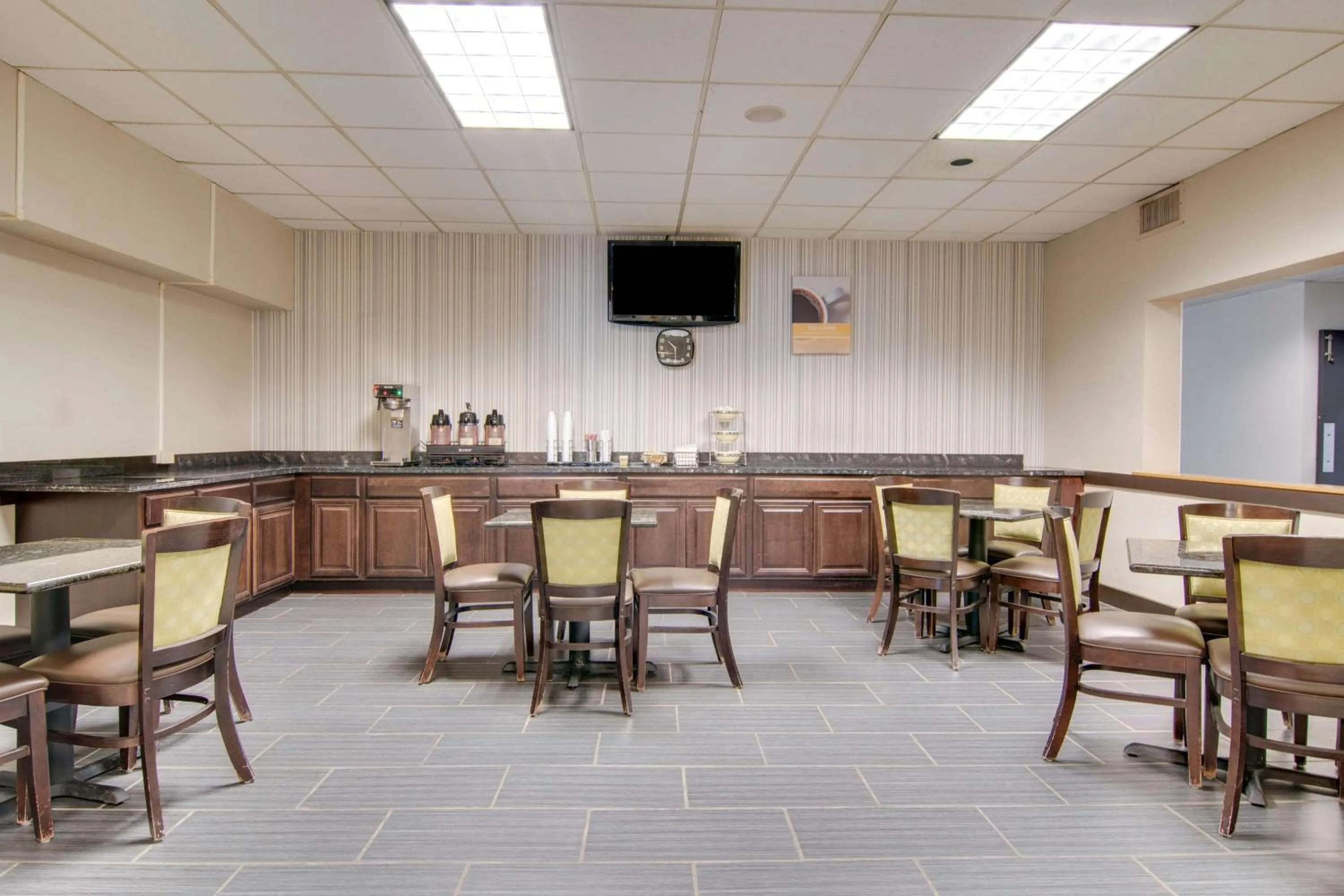 Restaurant/places to eat in Motel 6-Clarion, PA