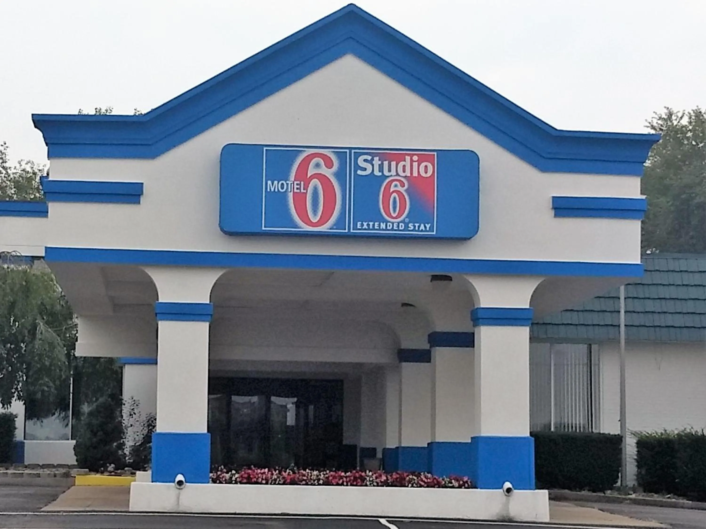 Property building in Motel 6-Clarion, PA