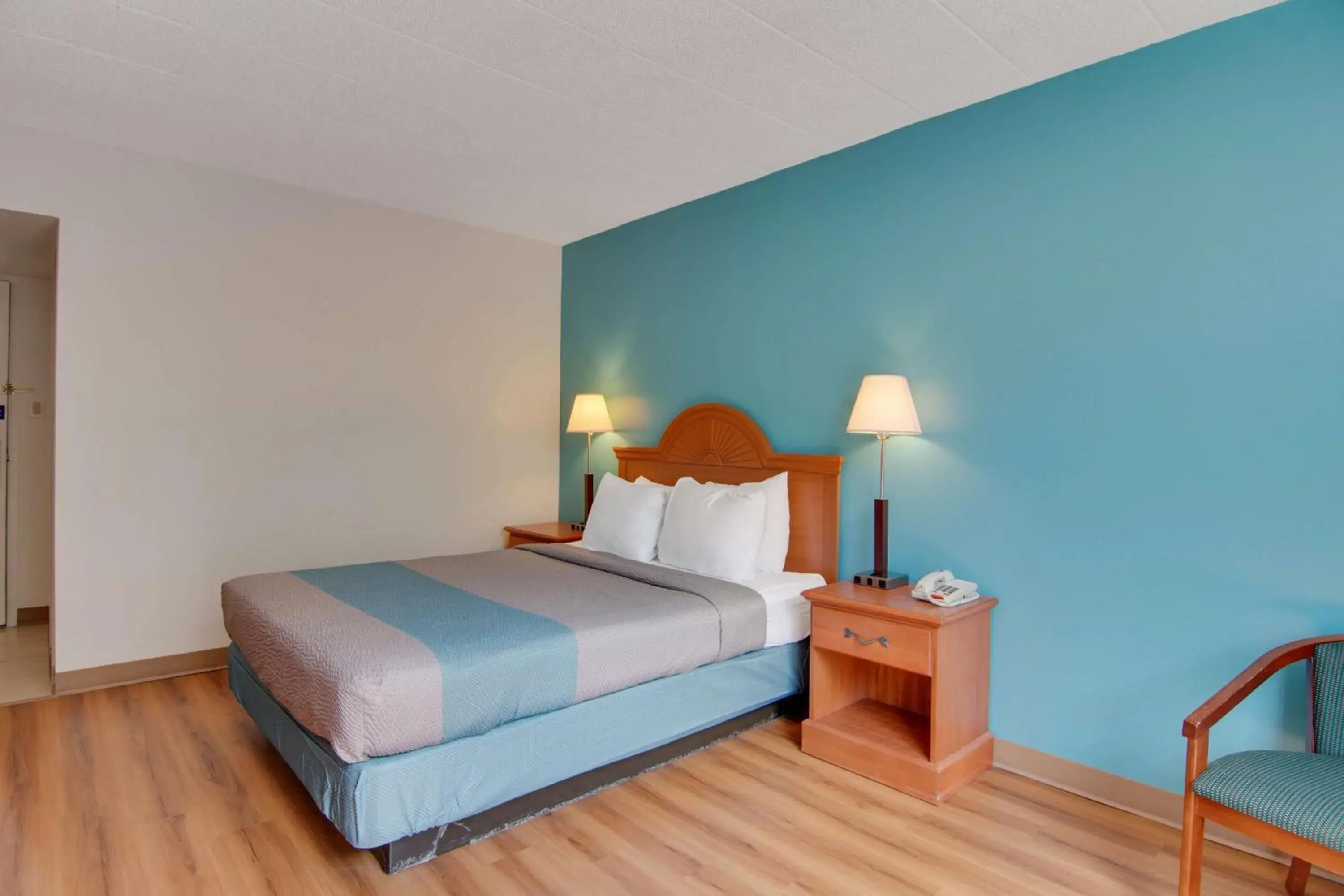 Deluxe Queen Room - Smoking in Motel 6-Clarion, PA Deluxe Queen Room - Smoking in Motel 6-Clarion, PA