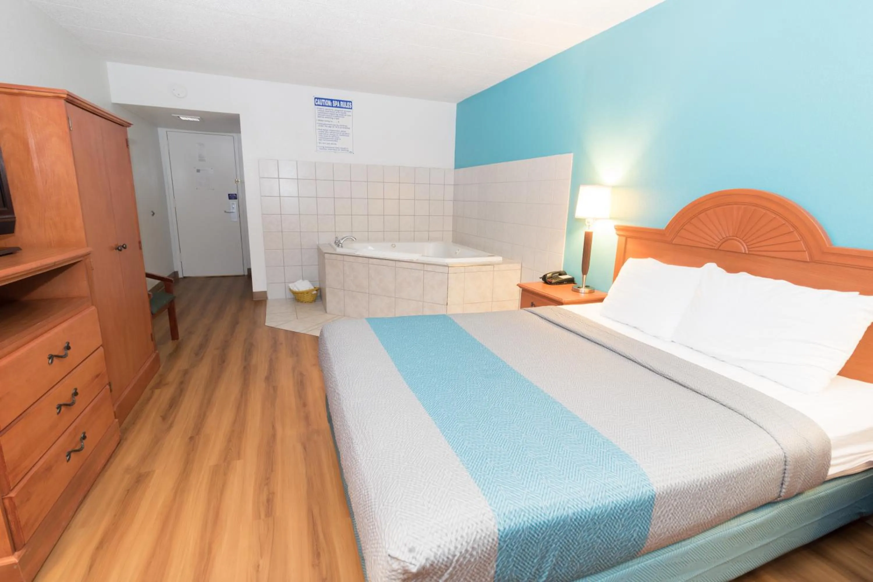 Photo of the whole room, Bed in Motel 6-Clarion, PA