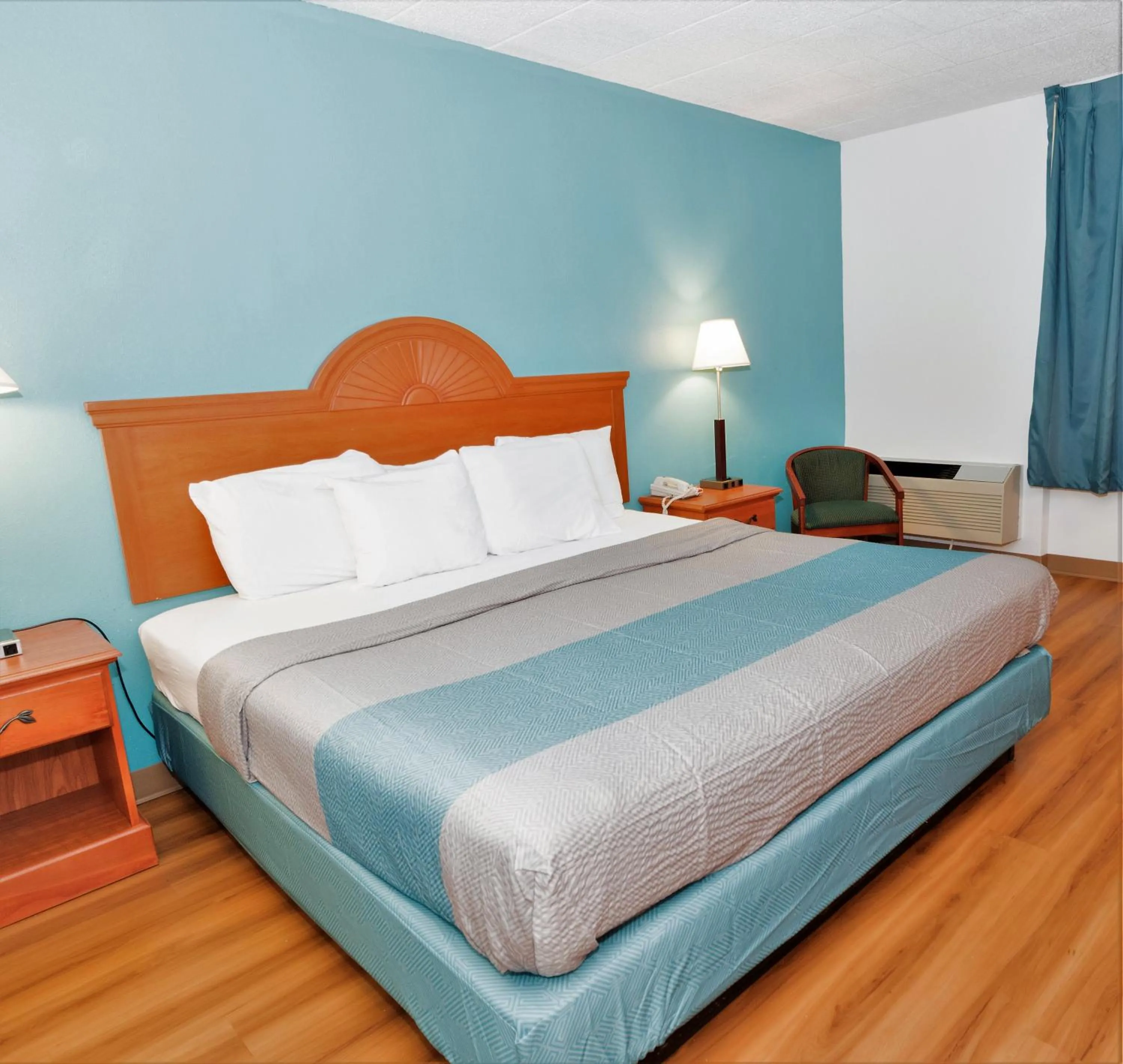 Bedroom, Bed in Motel 6-Clarion, PA