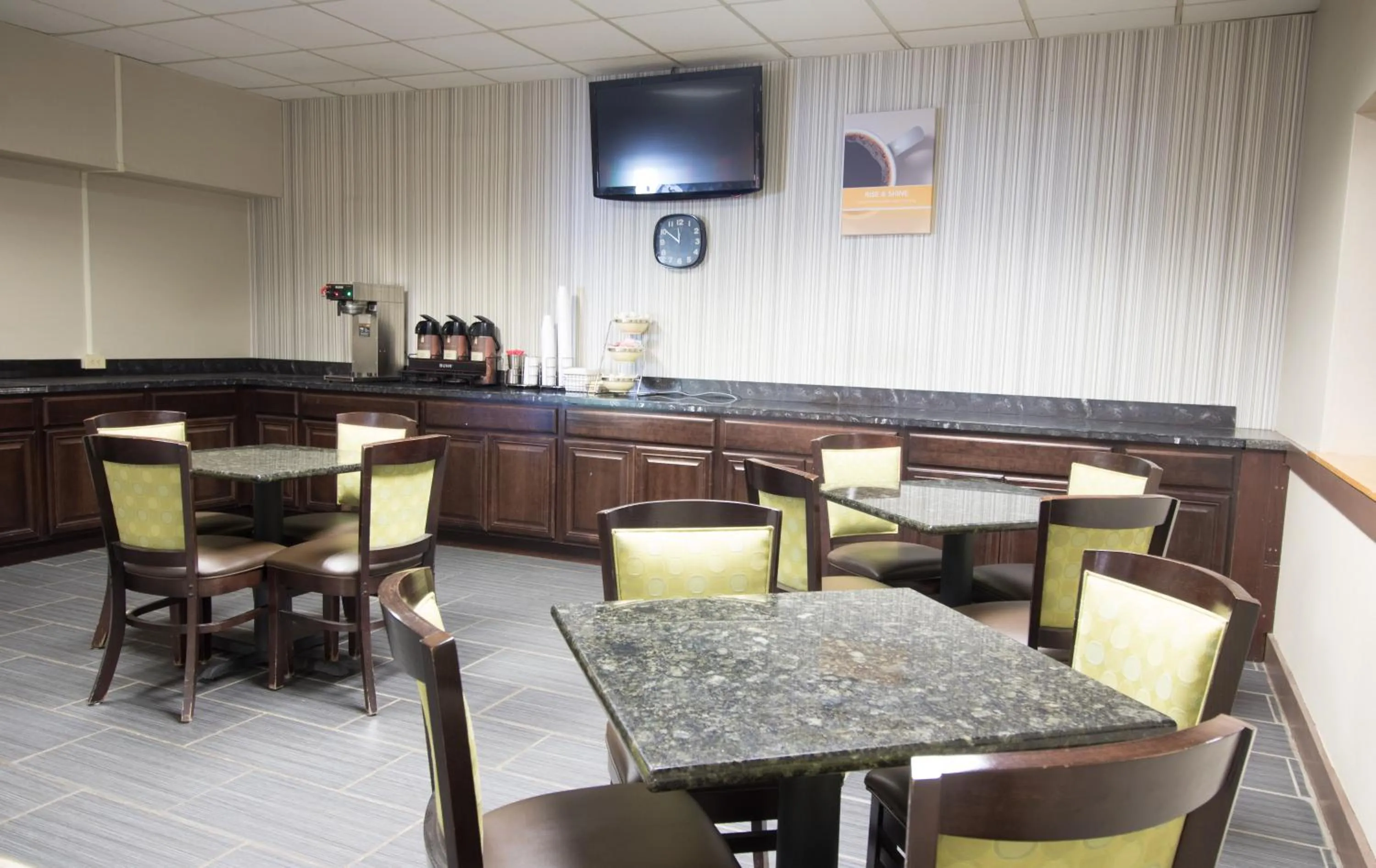 Restaurant/places to eat in Motel 6-Clarion, PA