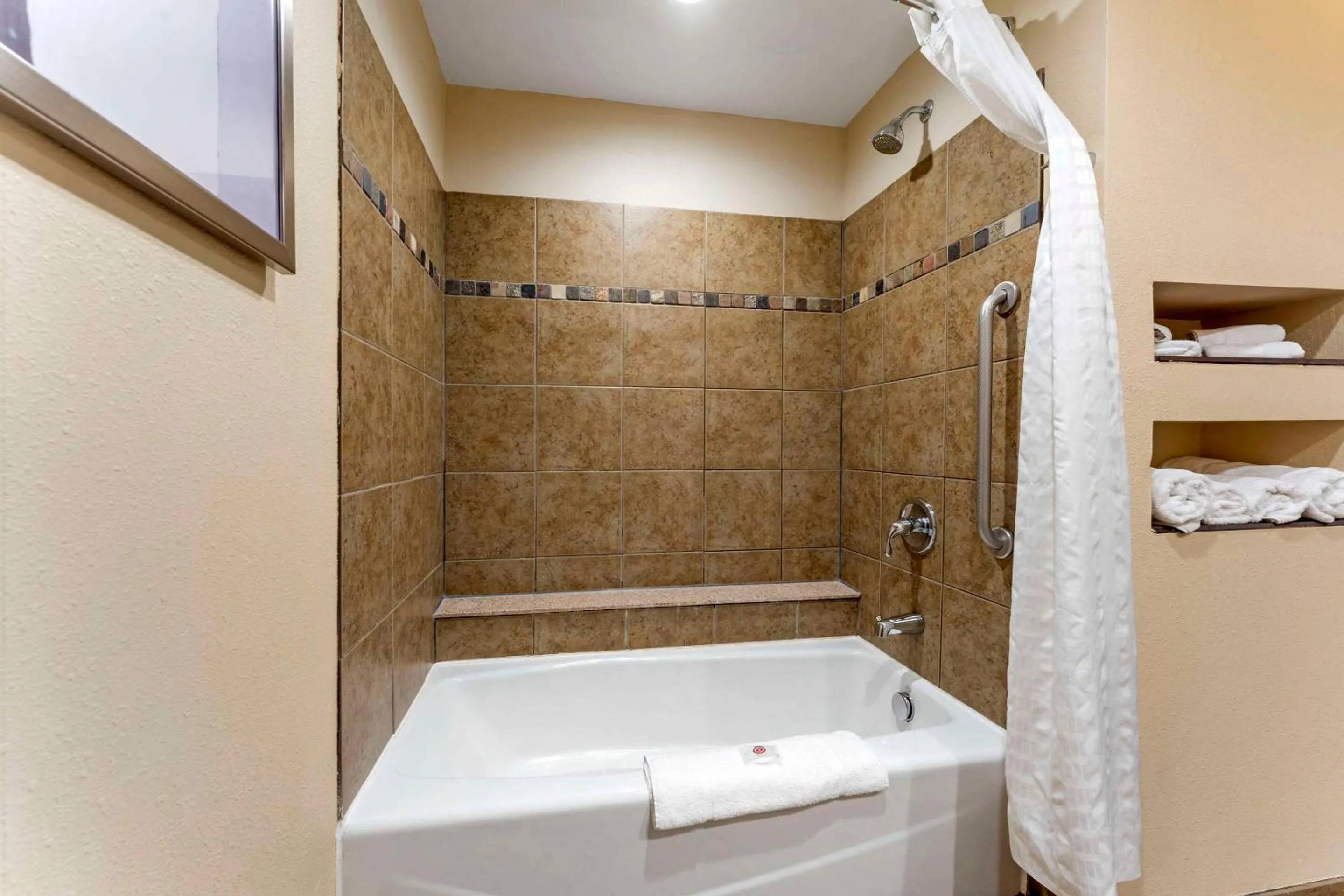 Bathroom in Comfort Suites Monaca