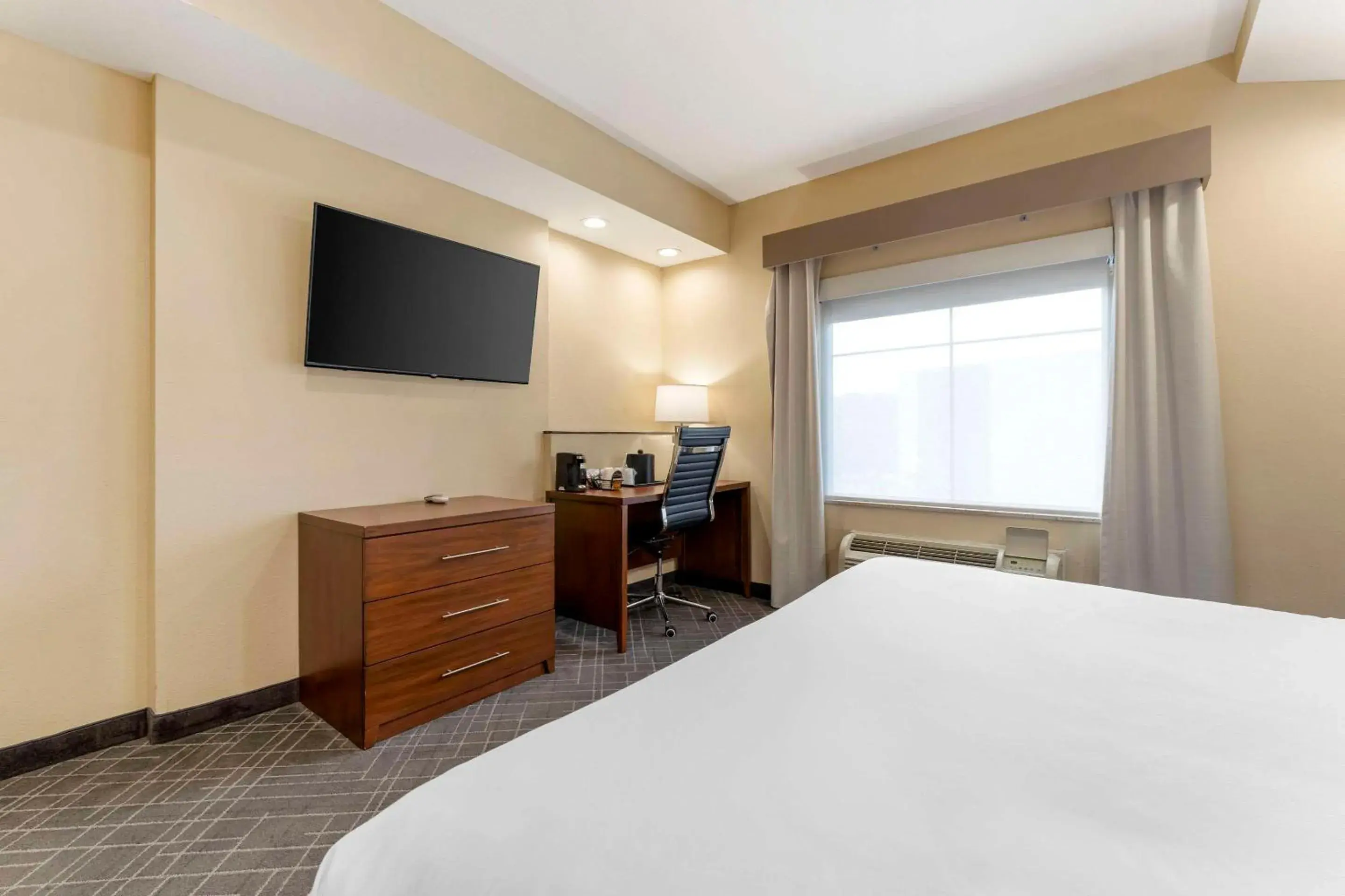 Bedroom, Bed in Comfort Suites Monaca Bedroom, Bed in Comfort Suites Monaca