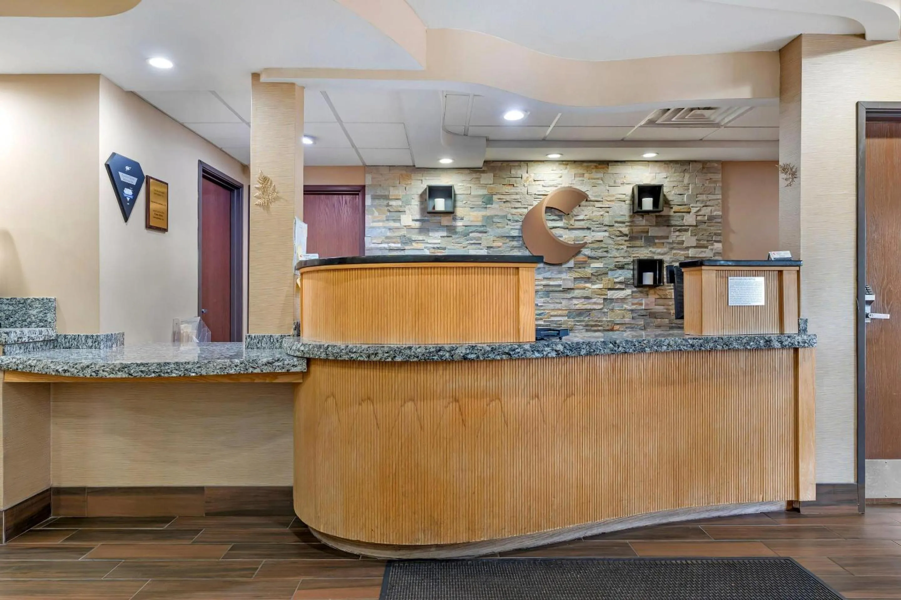 Lobby or reception in Comfort Suites Monroeville - Pittsburgh East