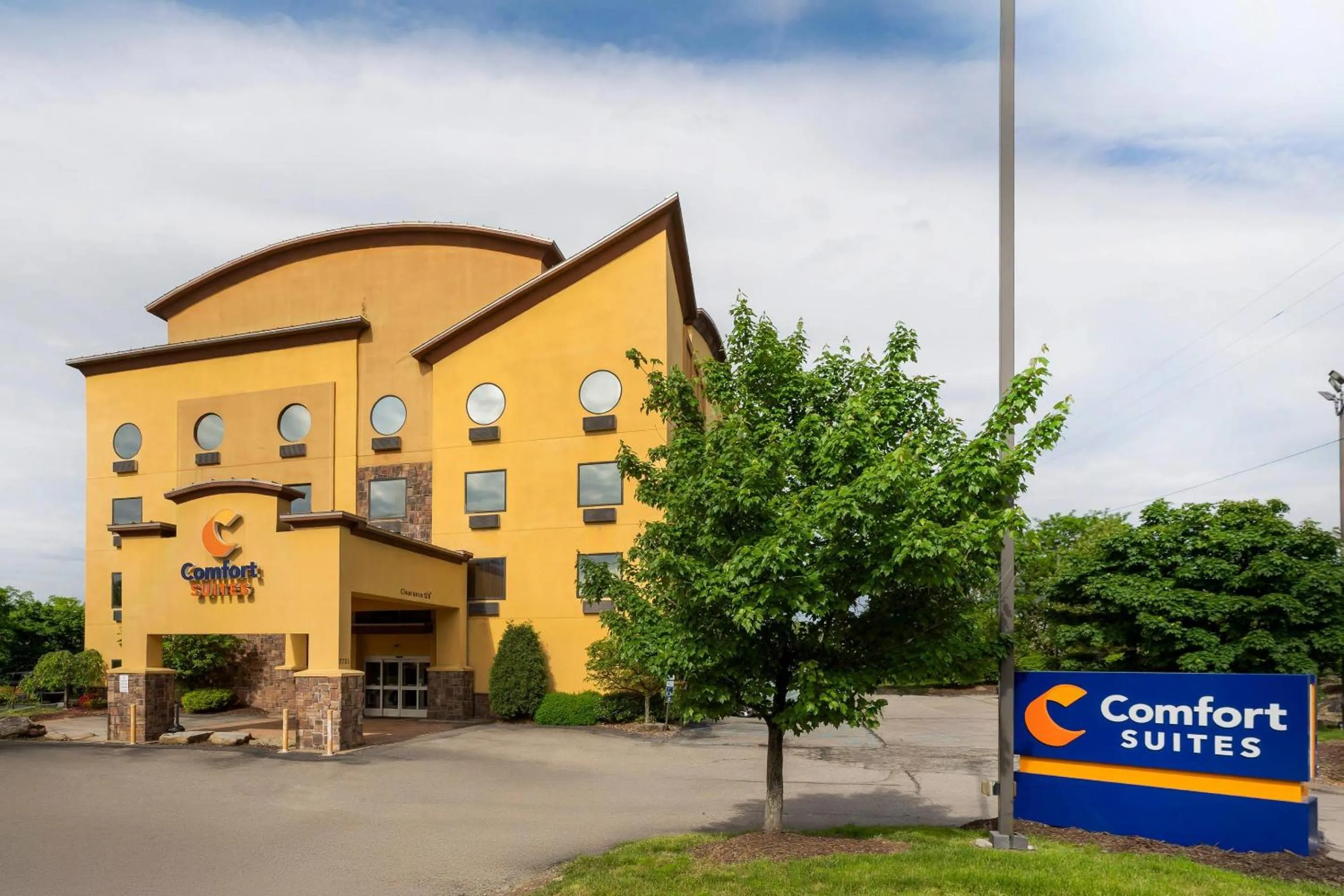 Property building in Comfort Suites Monroeville - Pittsburgh East