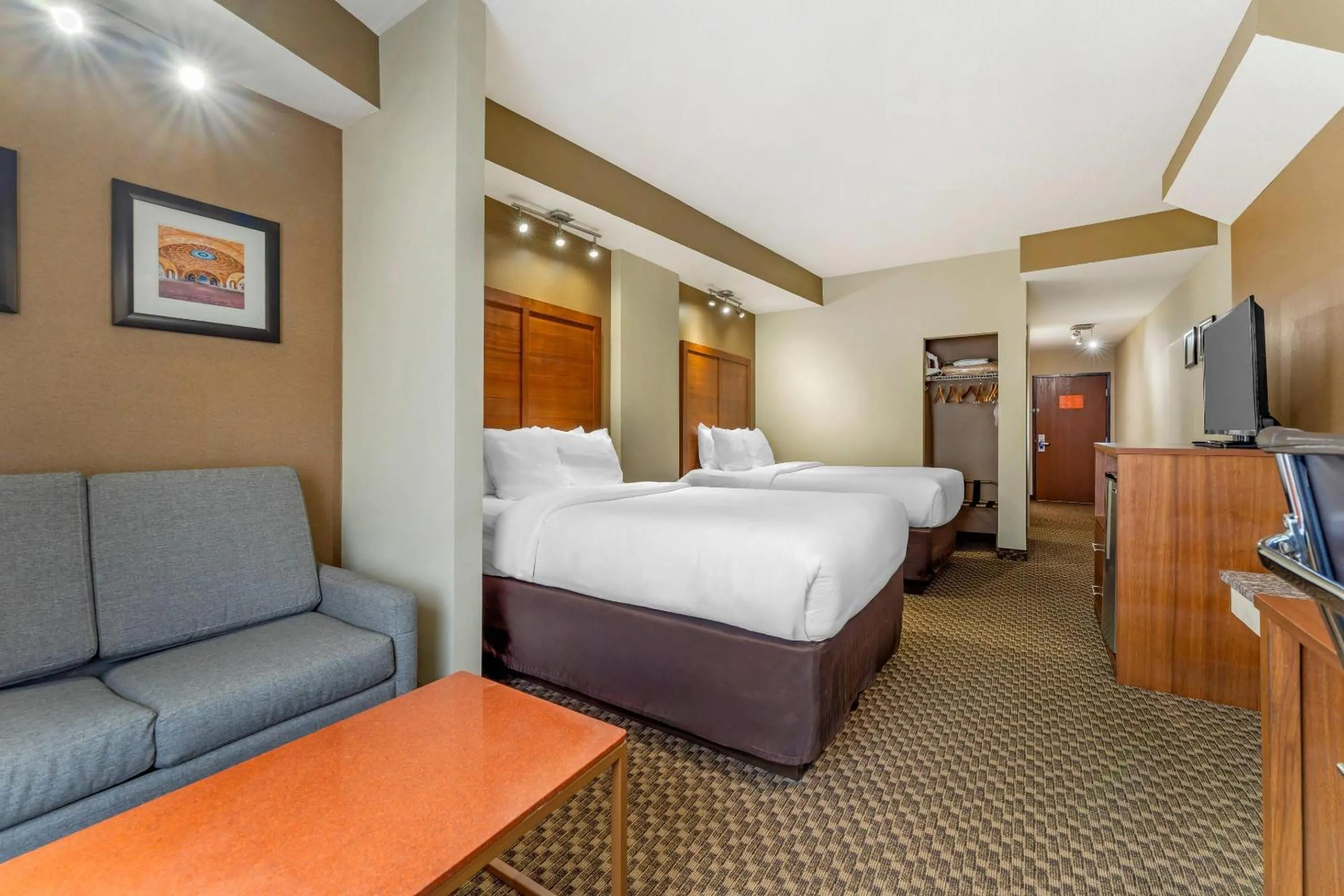Bedroom, Bed in Comfort Suites Monroeville - Pittsburgh East