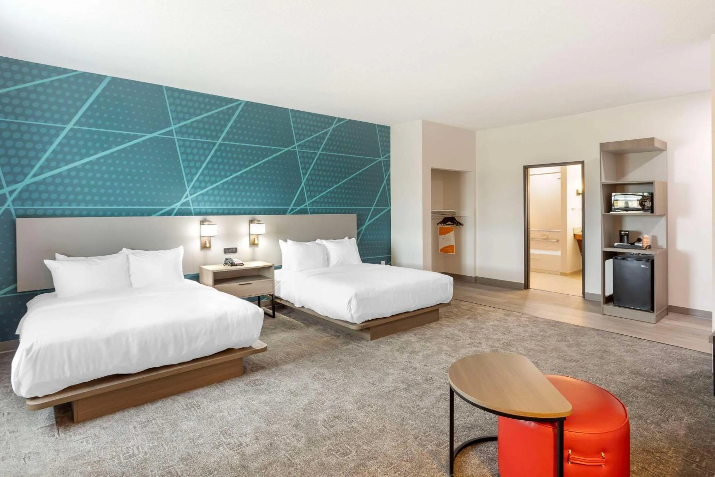 Photo of the whole room, Bed in Comfort Suites