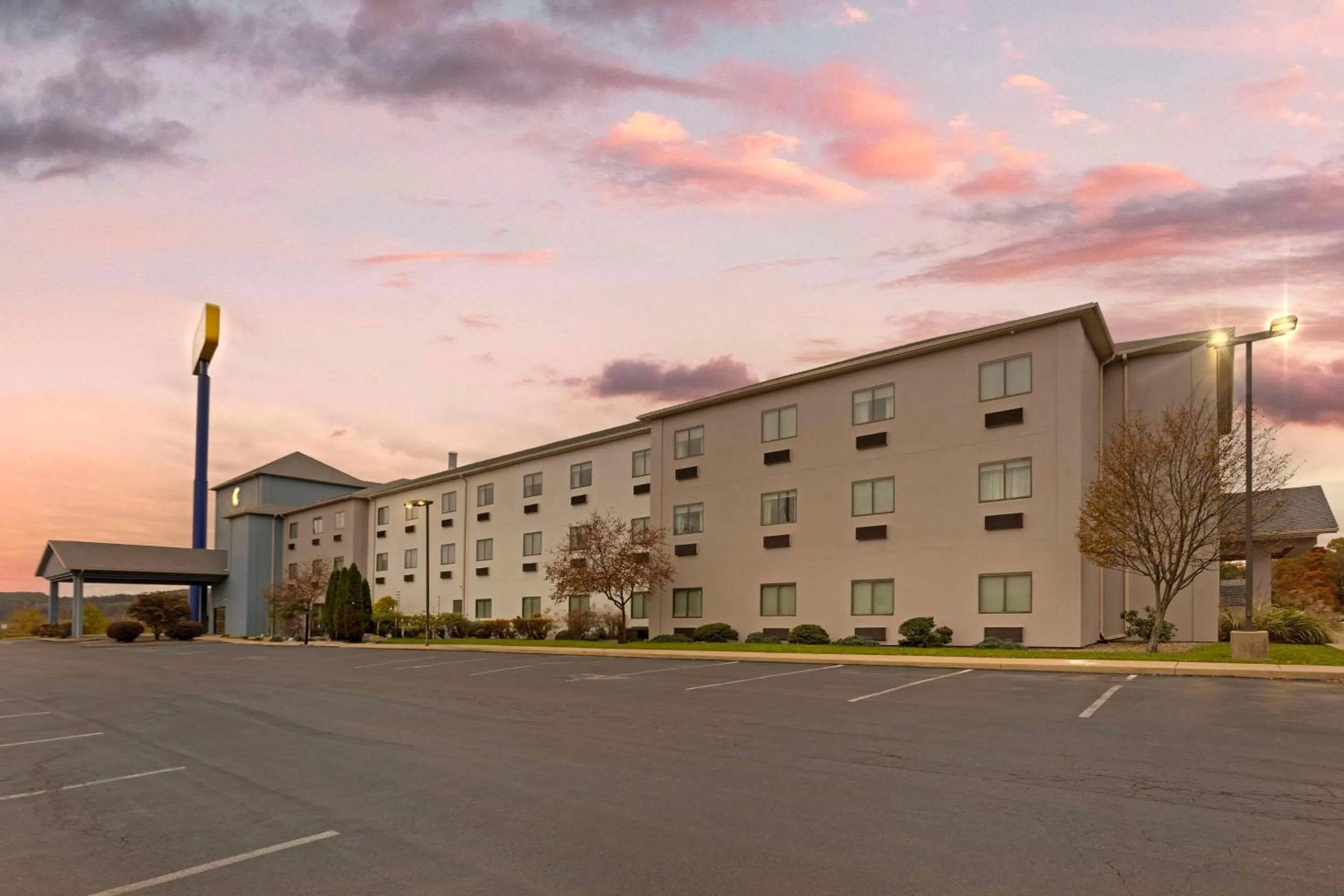 Property building in Comfort Suites