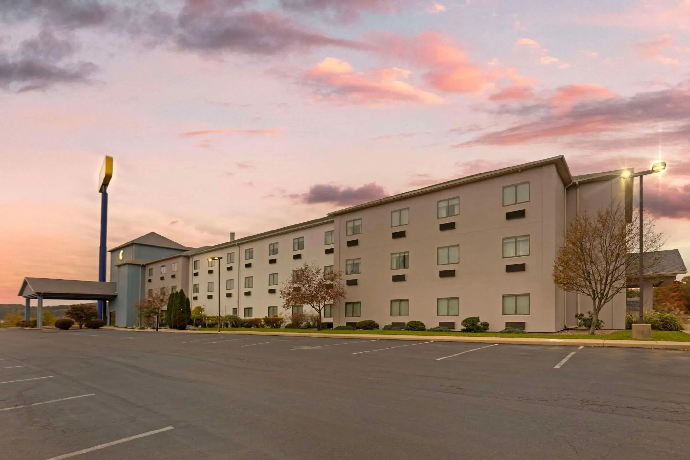 Property building in Comfort Suites Bloomsburg Property building in Comfort Suites Bloomsburg