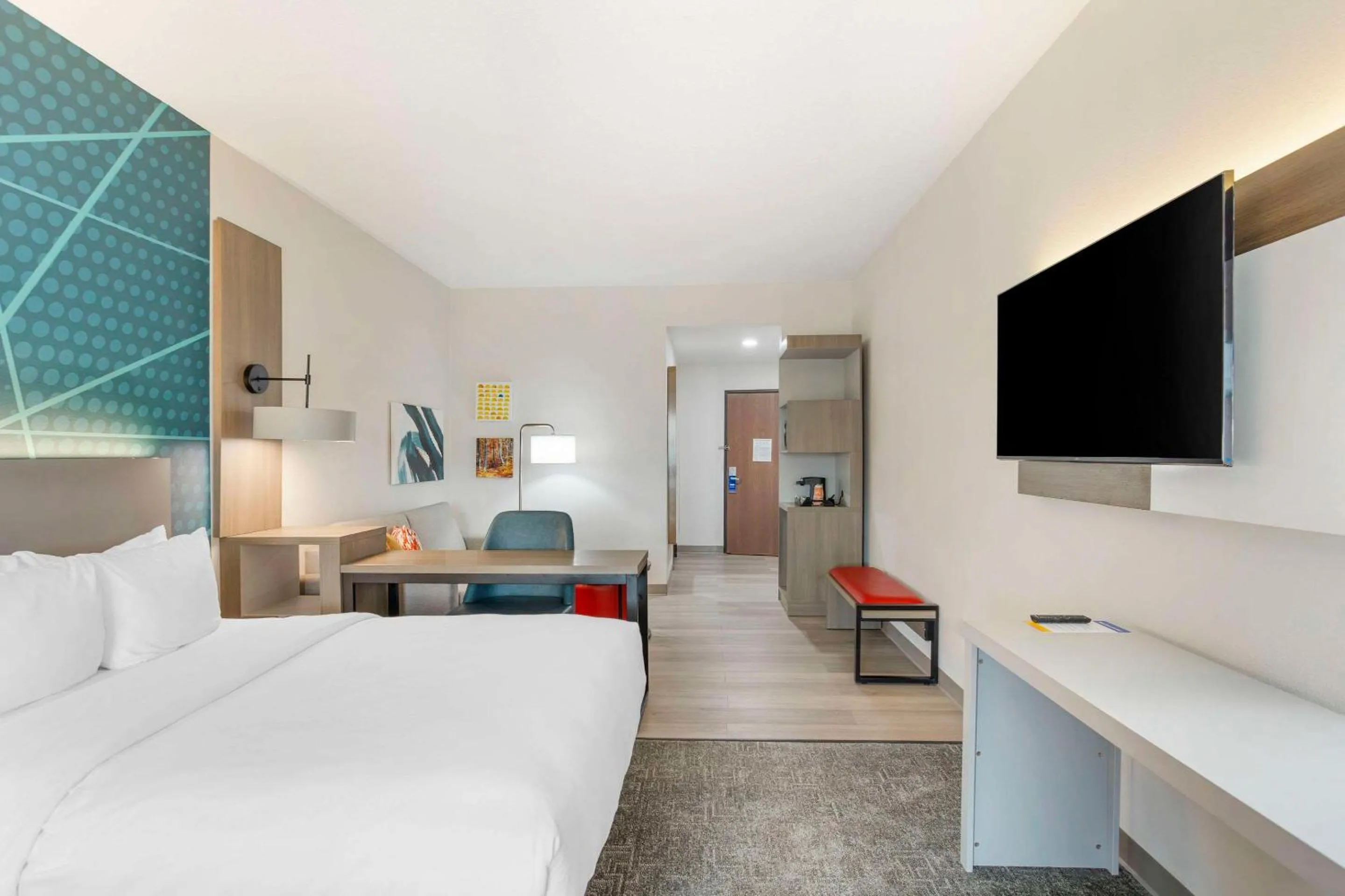 Bedroom, Bed in Comfort Suites