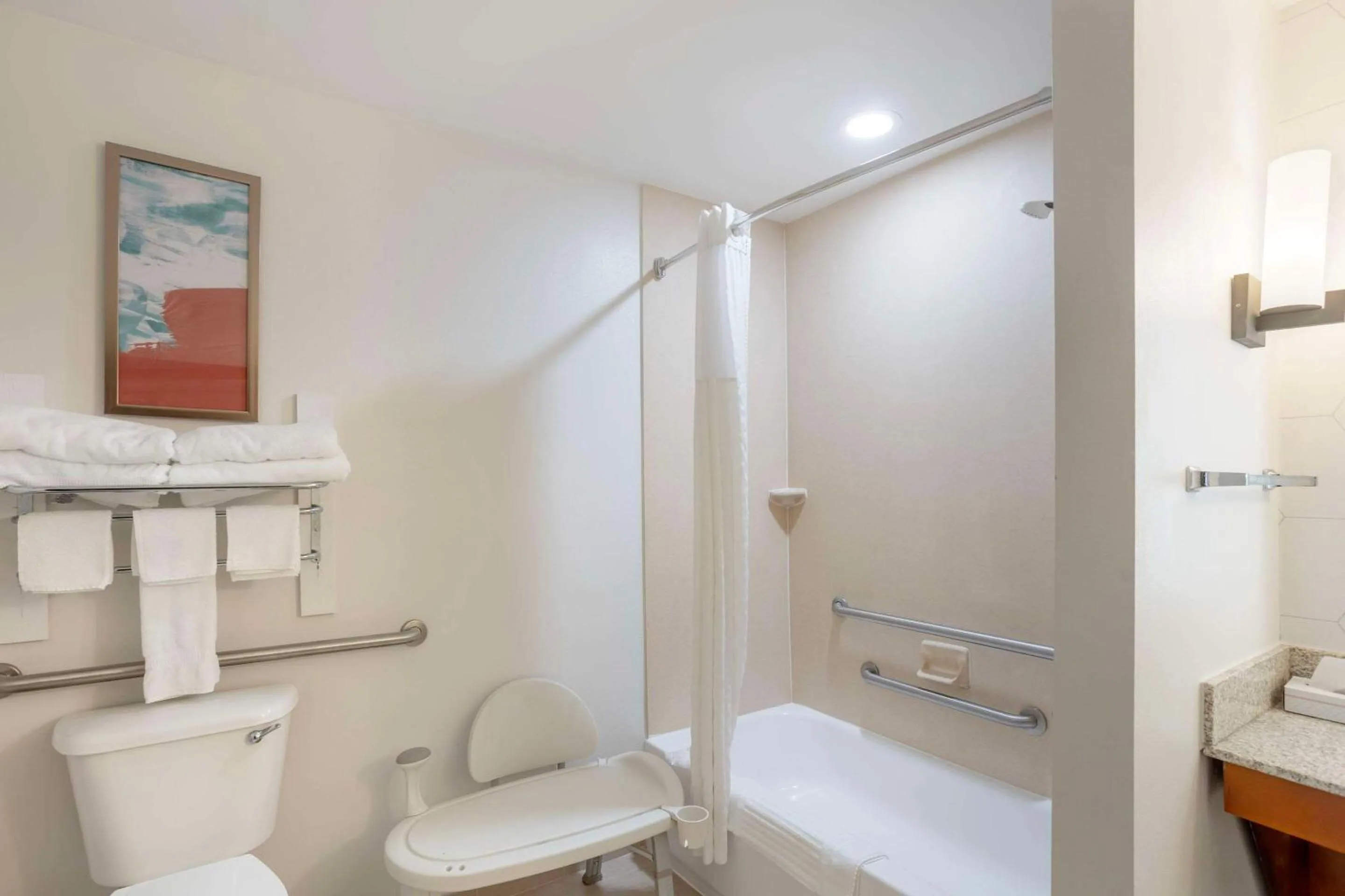 Shower in Comfort Suites