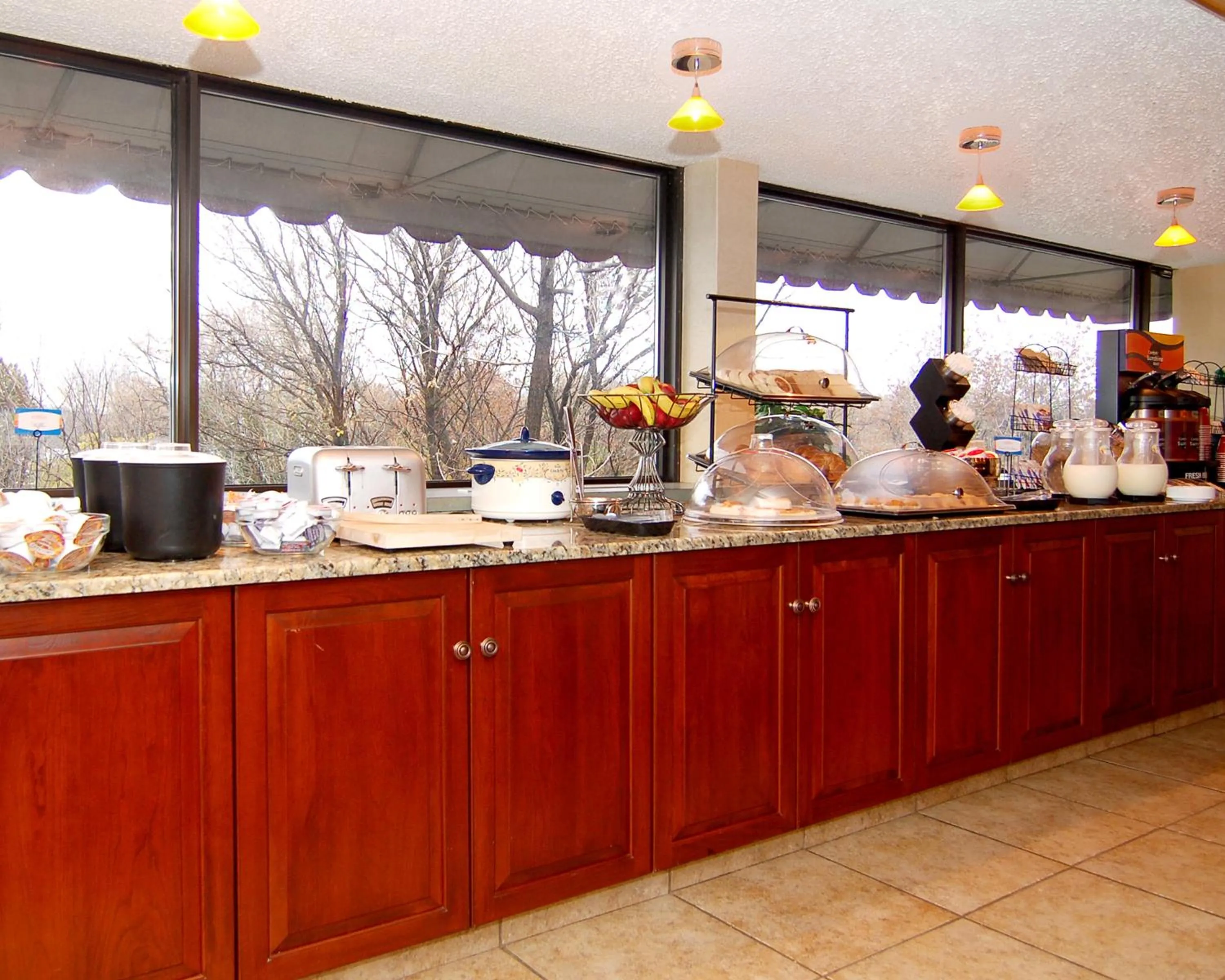 Restaurant/places to eat in The View Inn & Suites Bethlehem / Allentown / Lehigh Airport