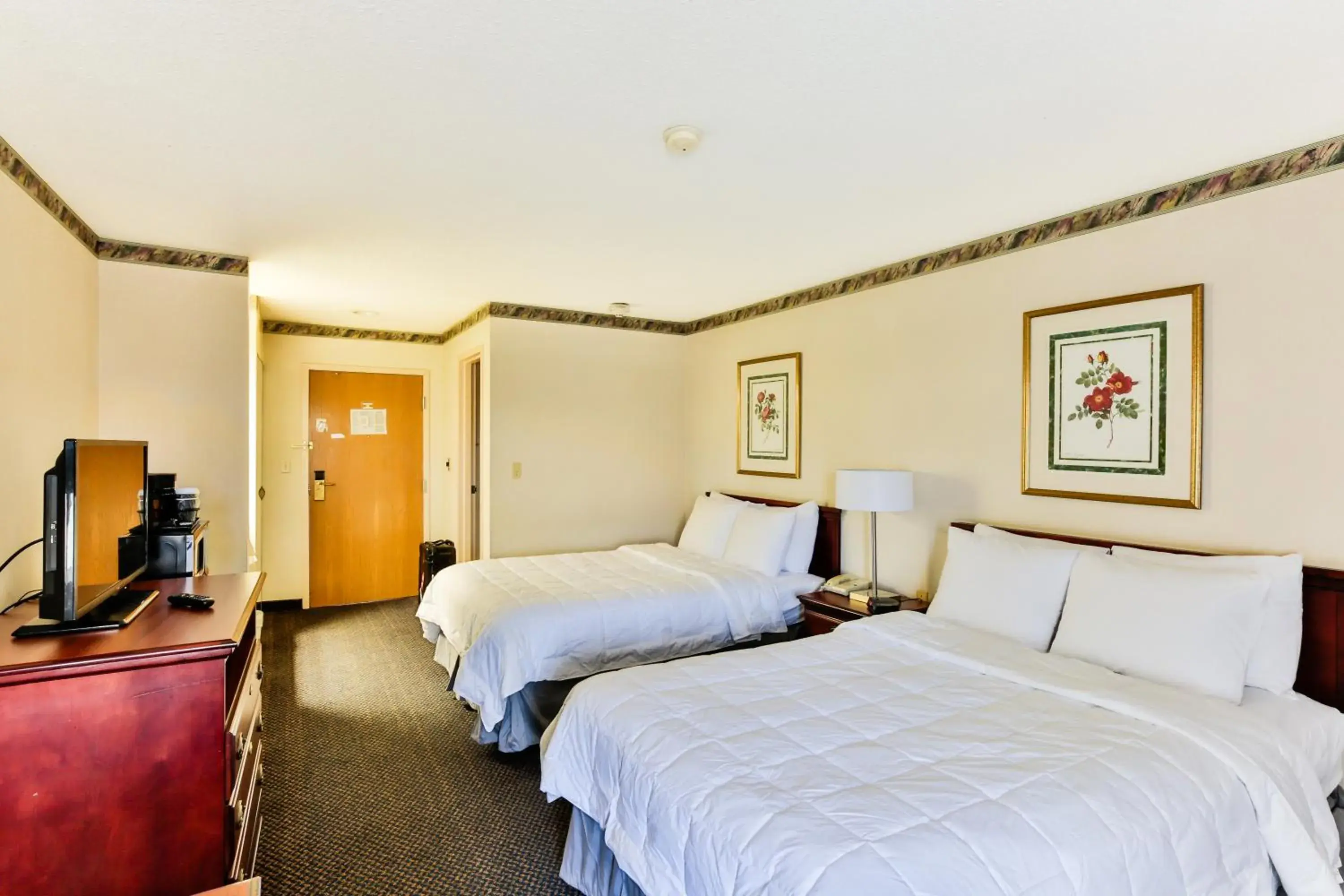Photo of the whole room, Bed in The View Inn & Suites Bethlehem / Allentown / Lehigh Airport