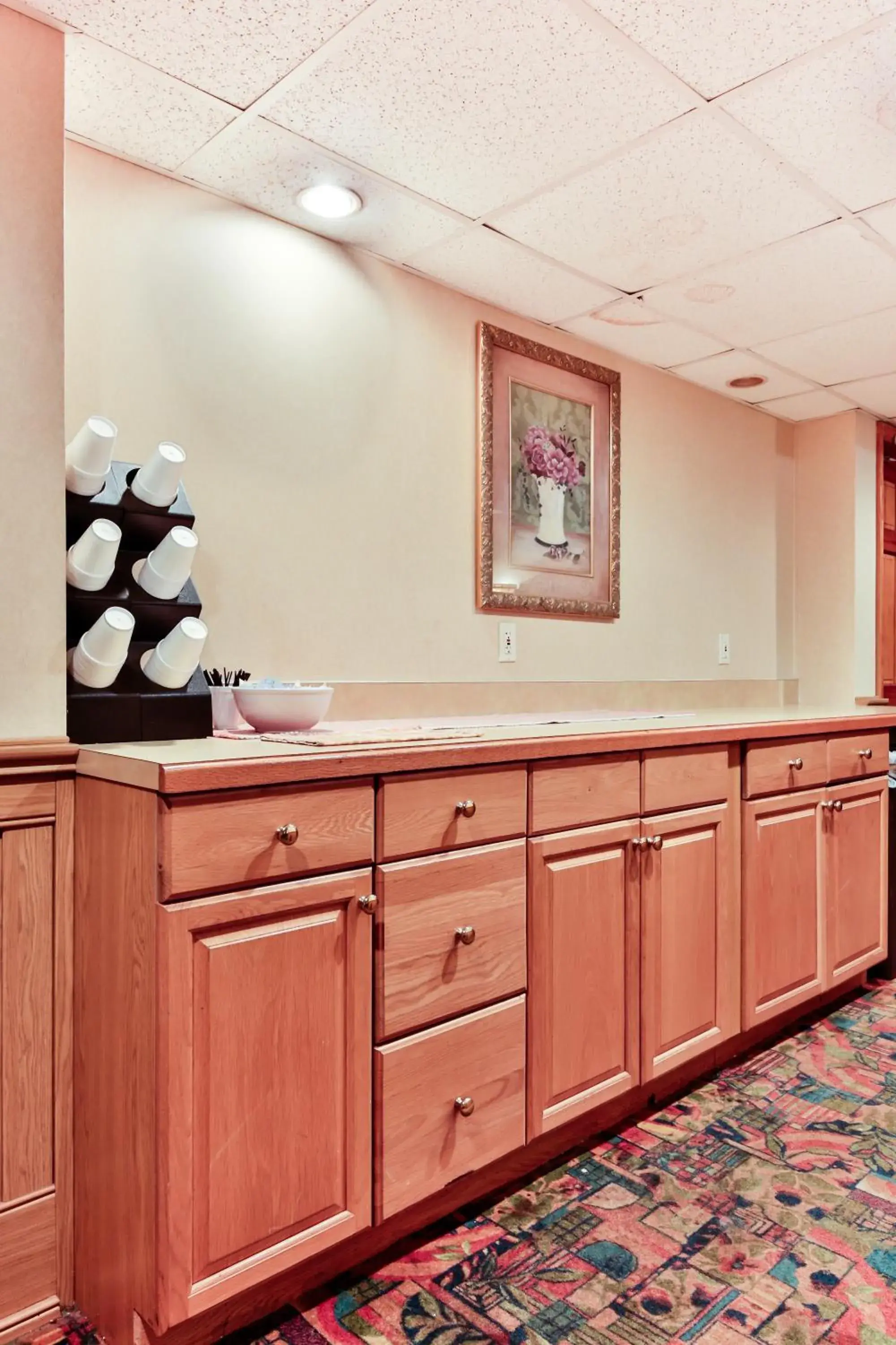 Meeting/conference room, Kitchen/Kitchenette in The View Inn & Suites Bethlehem / Allentown / Lehigh Airport