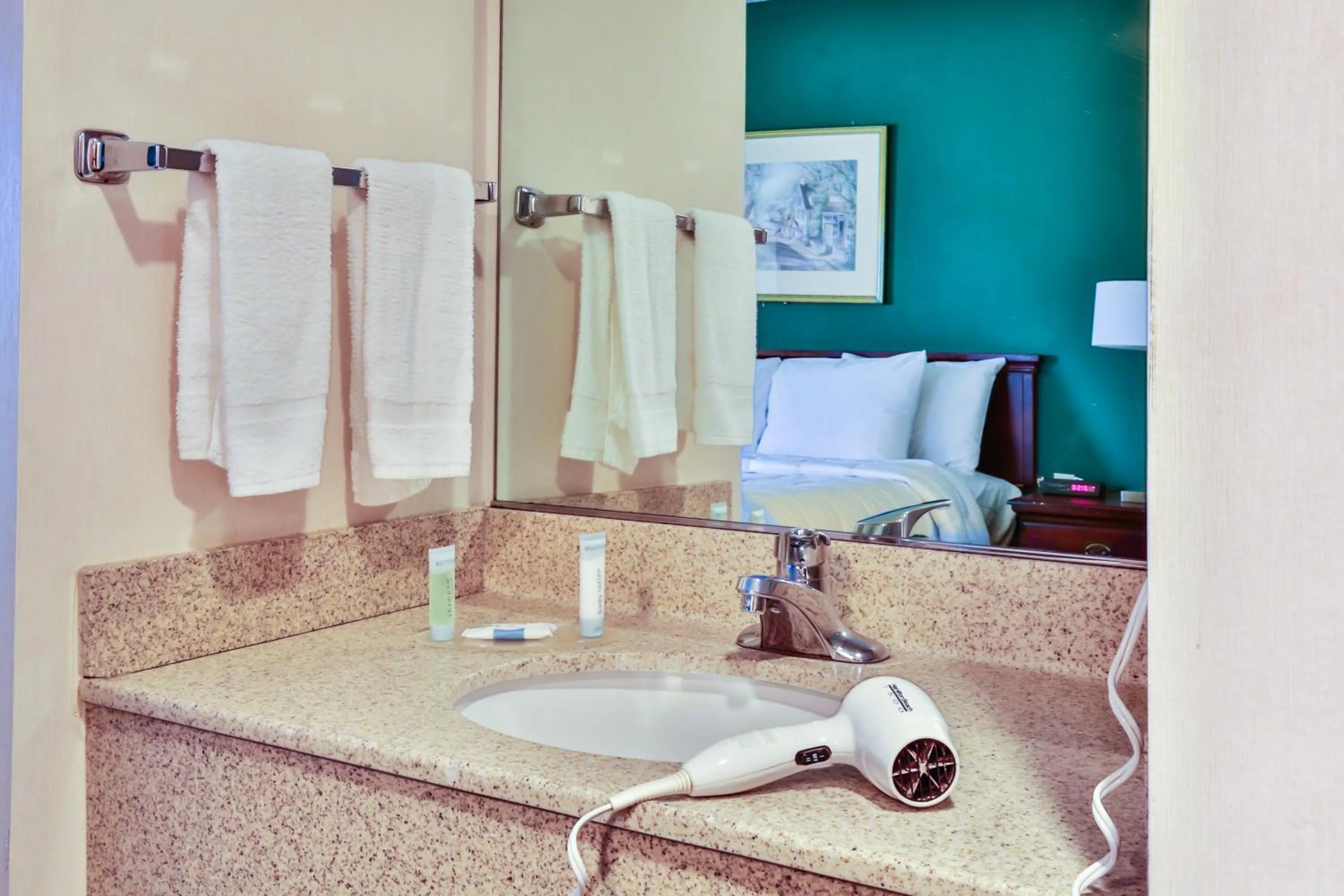 Bathroom in The View Inn & Suites Bethlehem / Allentown / Lehigh Airport