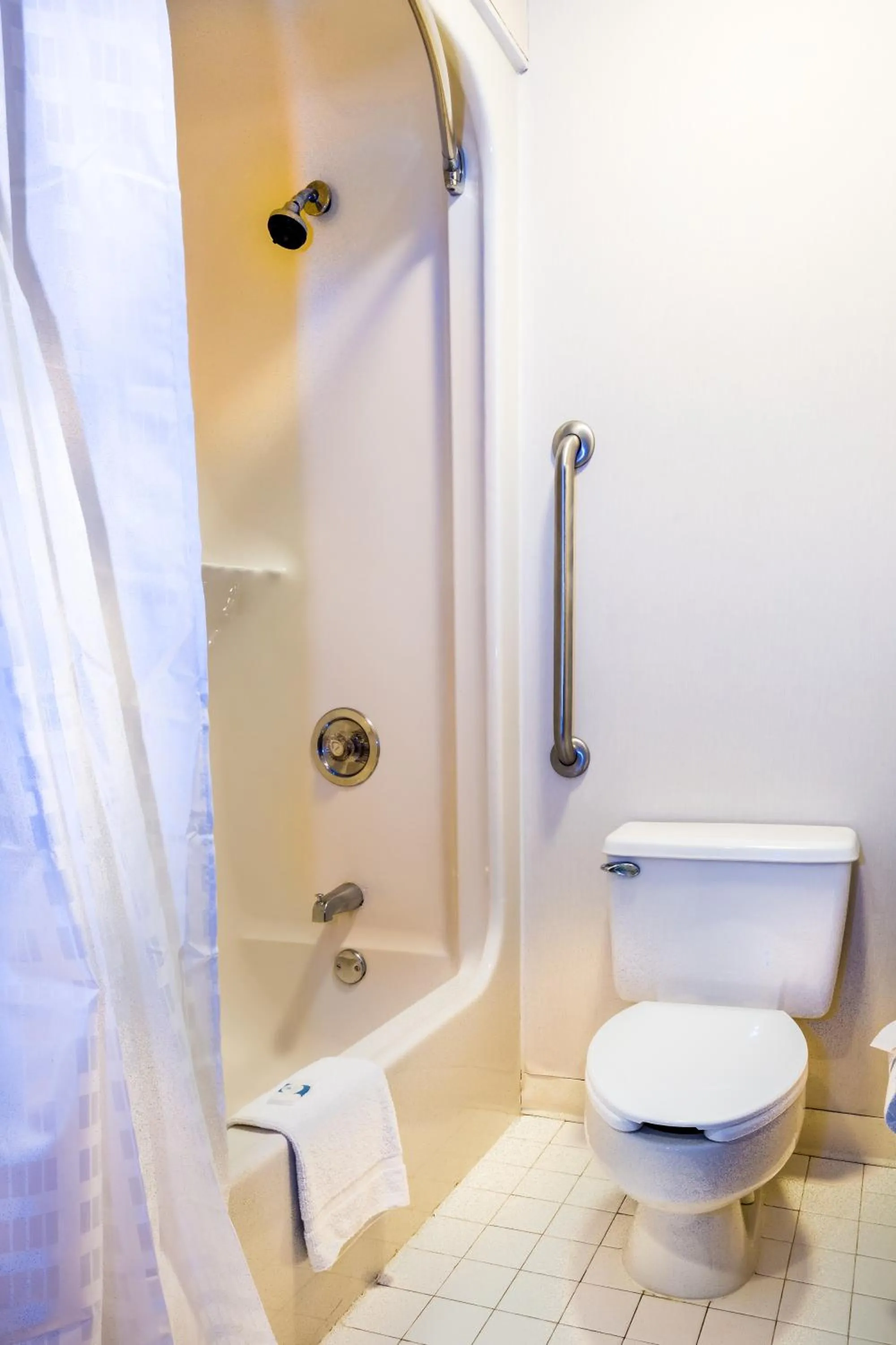 Bathroom in The View Inn & Suites Bethlehem / Allentown / Lehigh Airport