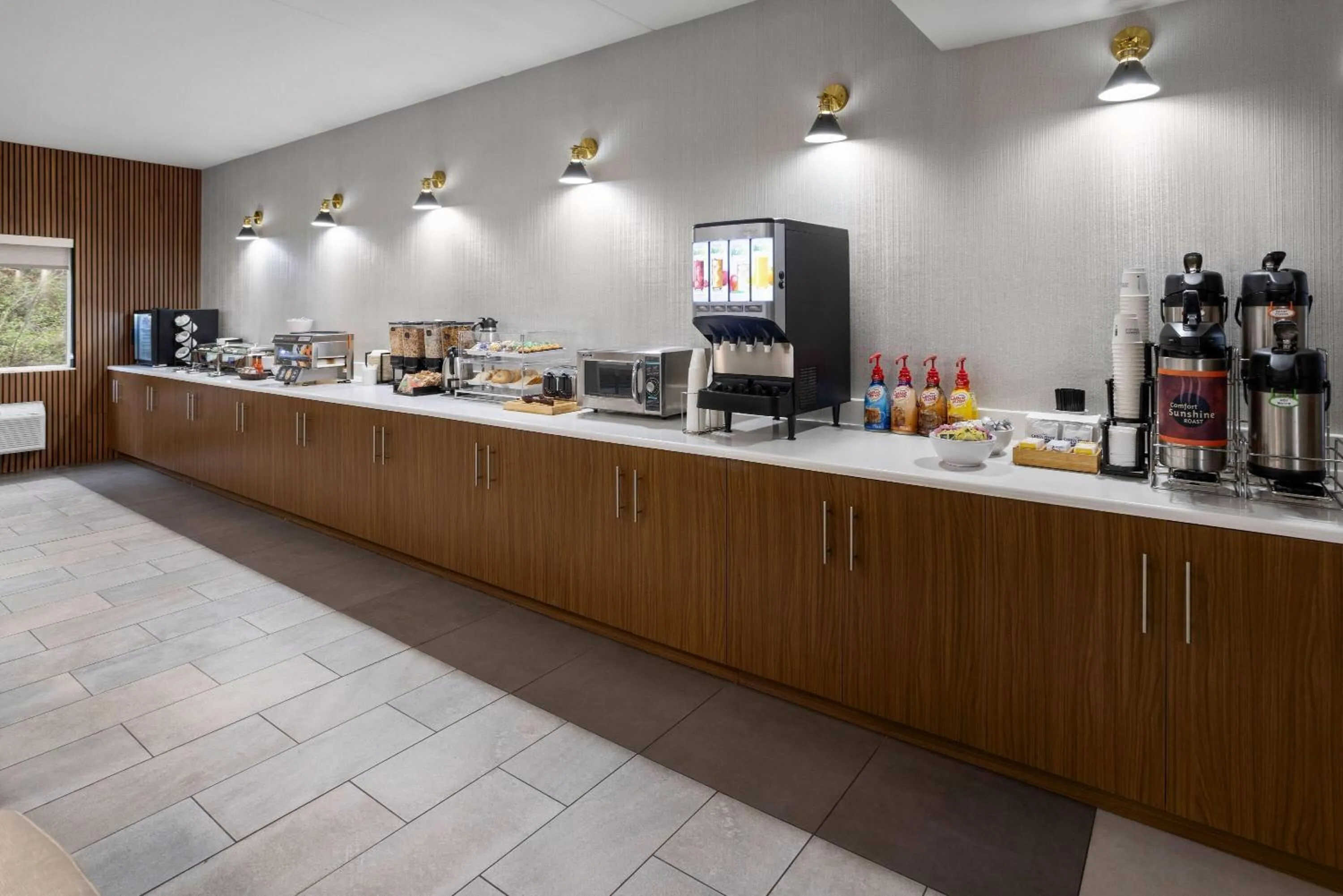 Breakfast in Wingate by Wyndham Pittsburgh New Stanton