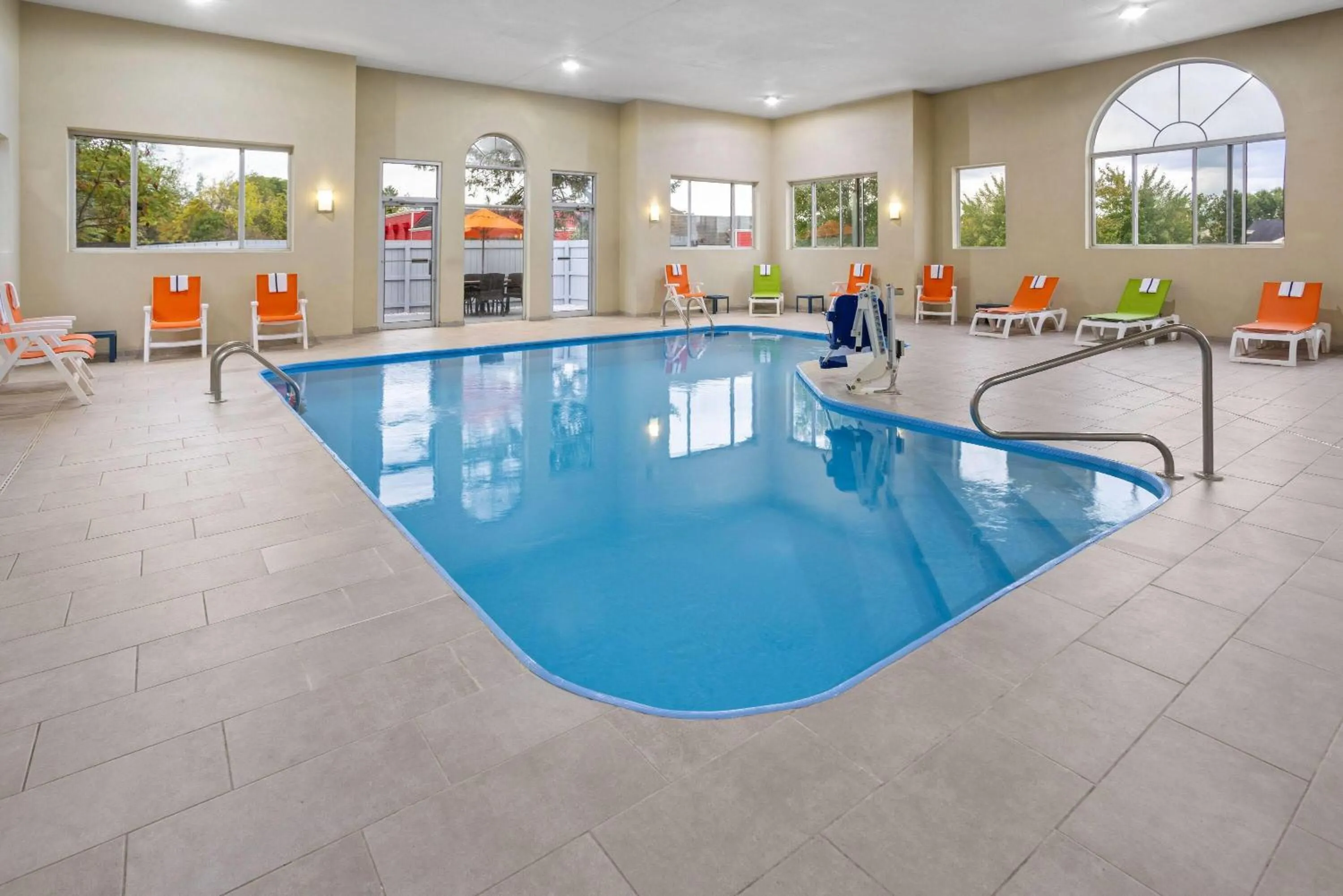 Swimming pool in Wingate by Wyndham Pittsburgh New Stanton