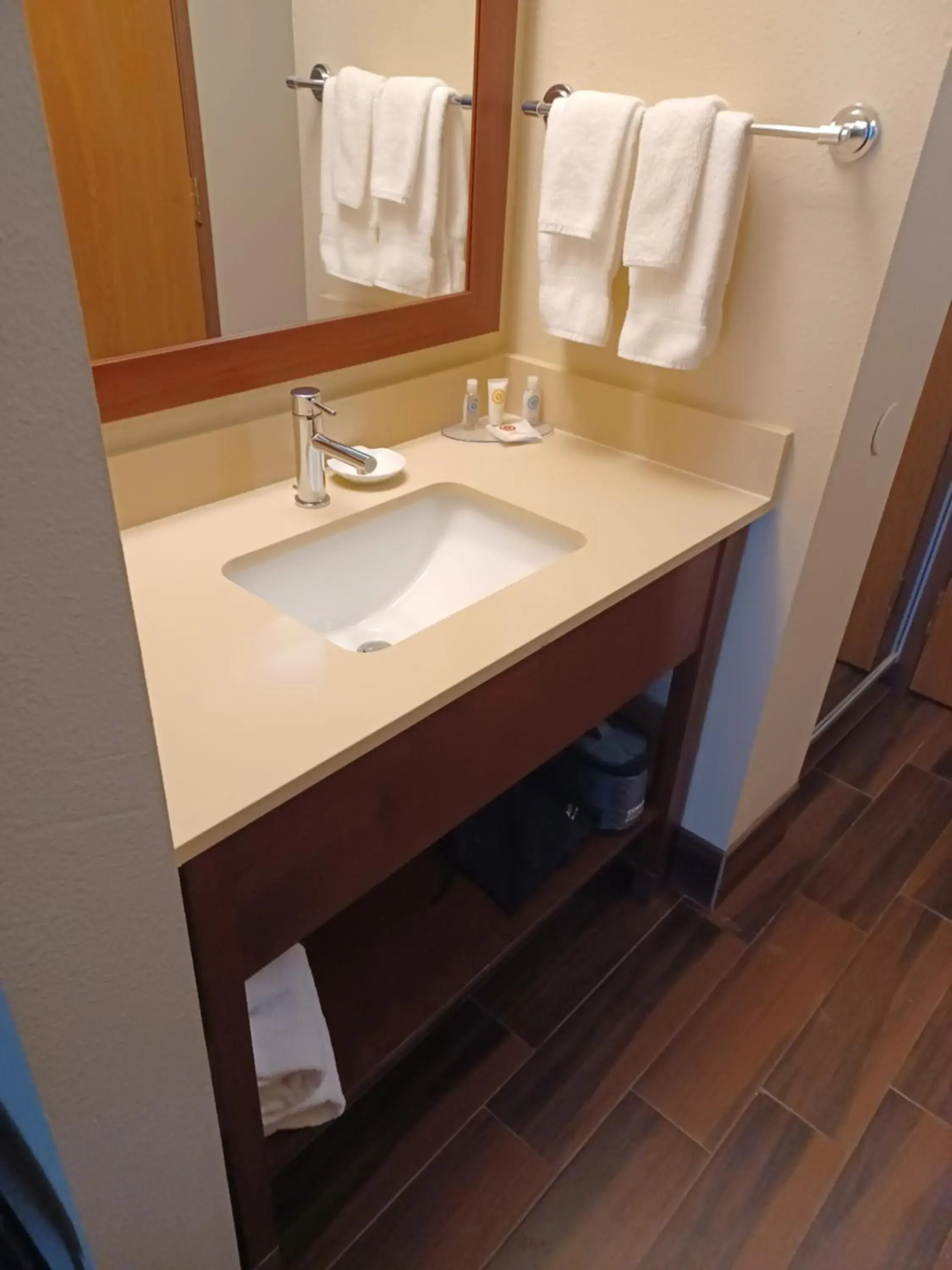 Deluxe King Room - Non-Smoking in Wingate by Wyndham Pittsburgh New Stanton Deluxe King Room - Non-Smoking in Wingate by Wyndham Pittsburgh New Stanton