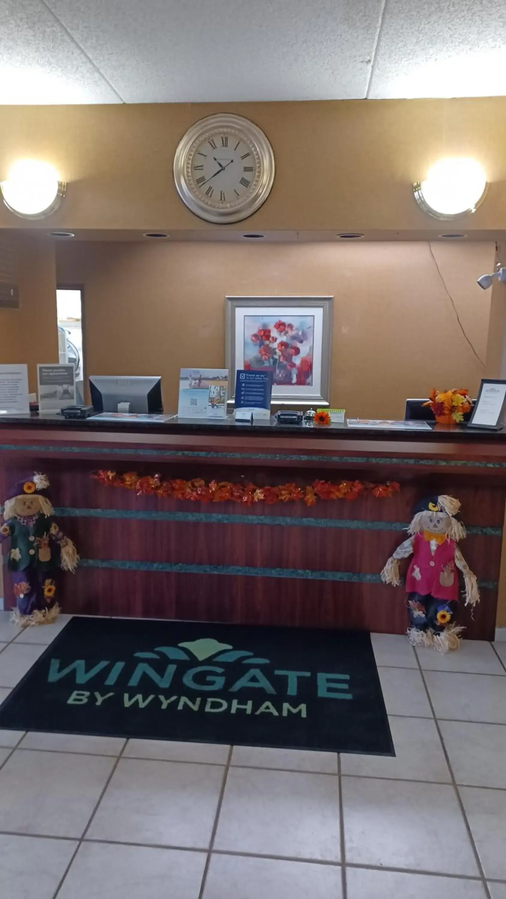 Lobby or reception in Wingate by Wyndham Pittsburgh New Stanton Lobby or reception in Wingate by Wyndham Pittsburgh New Stanton