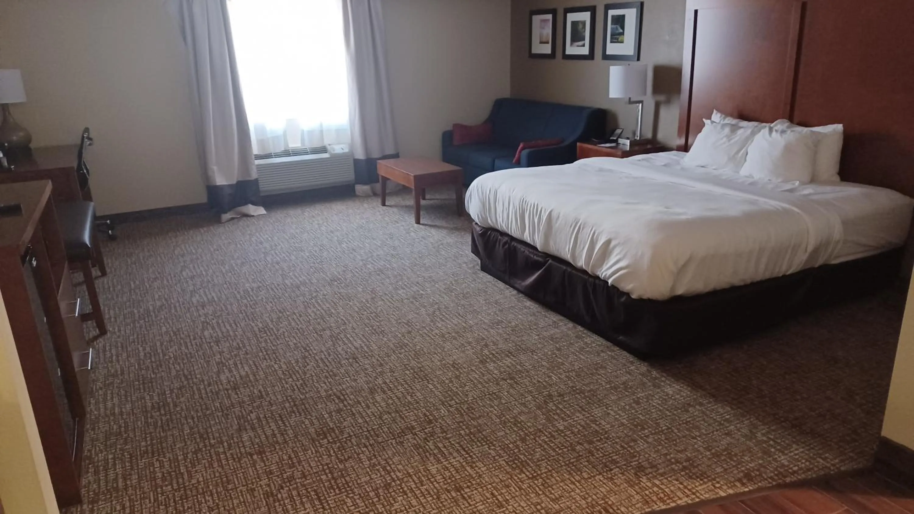 Photo of the whole room, Bed in Wingate by Wyndham Pittsburgh New Stanton