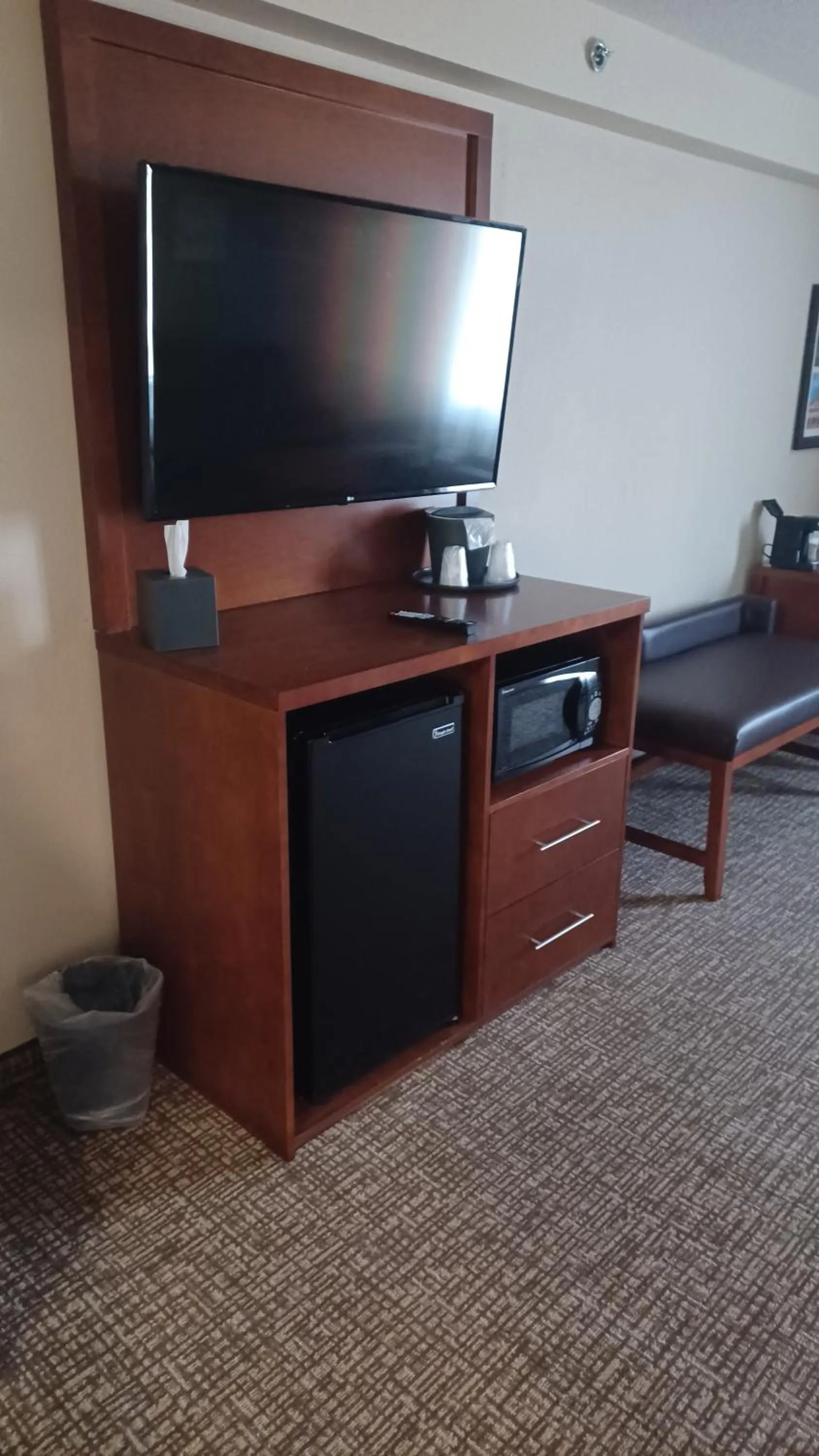 TV and multimedia in Wingate by Wyndham Pittsburgh New Stanton