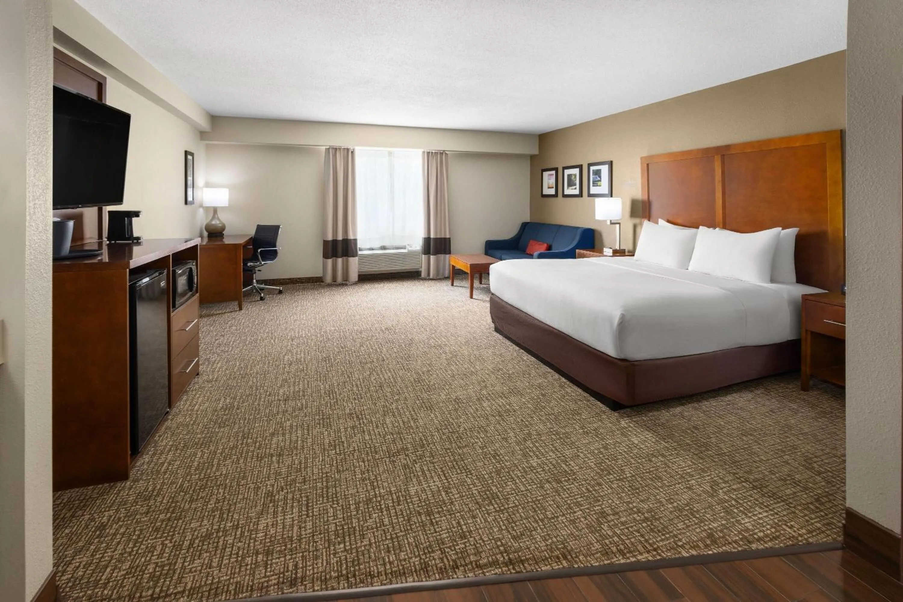 Photo of the whole room, Bed in Wingate by Wyndham Pittsburgh New Stanton