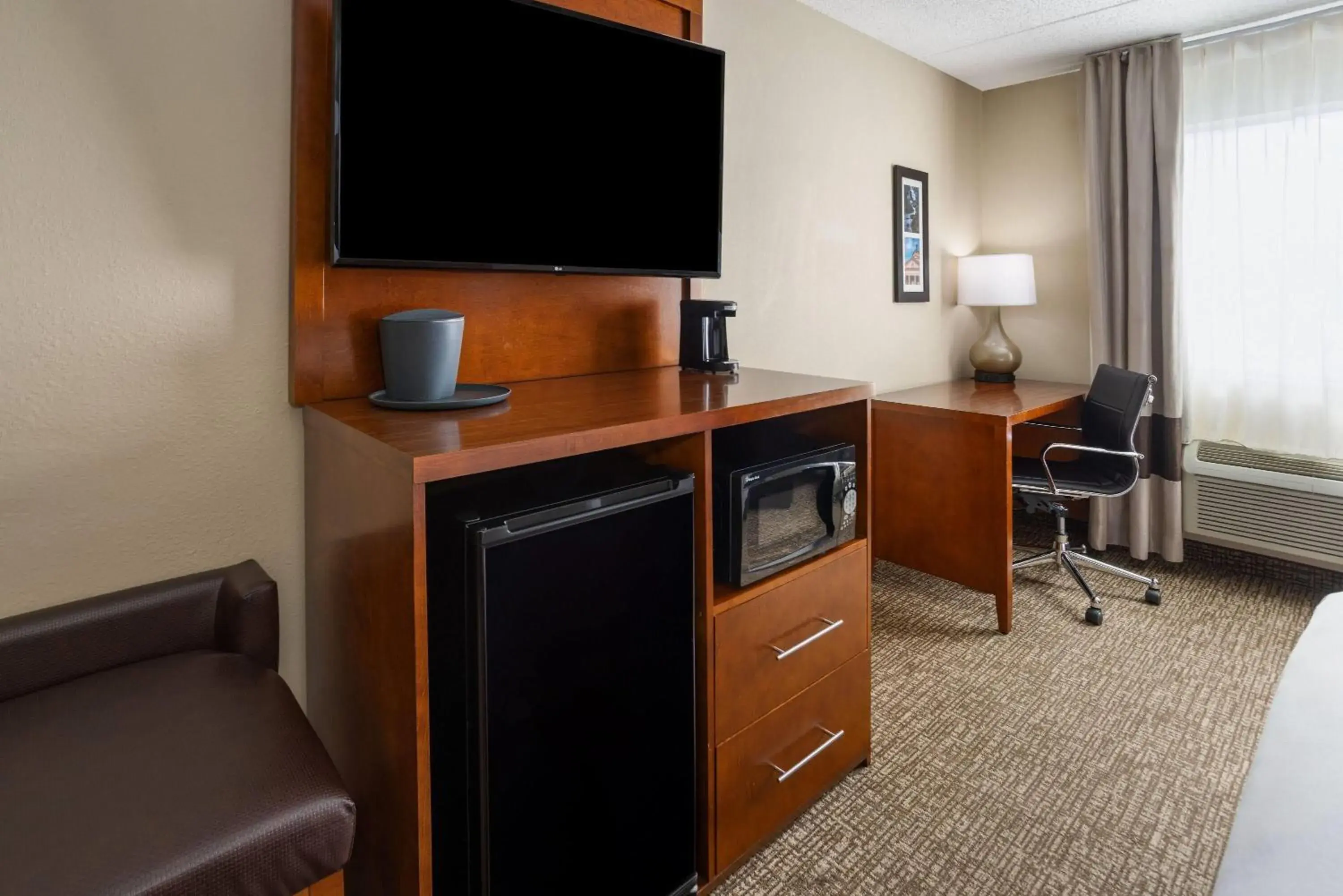 Photo of the whole room, Bed in Wingate by Wyndham Pittsburgh New Stanton Photo of the whole room, Bed in Wingate by Wyndham Pittsburgh New Stanton