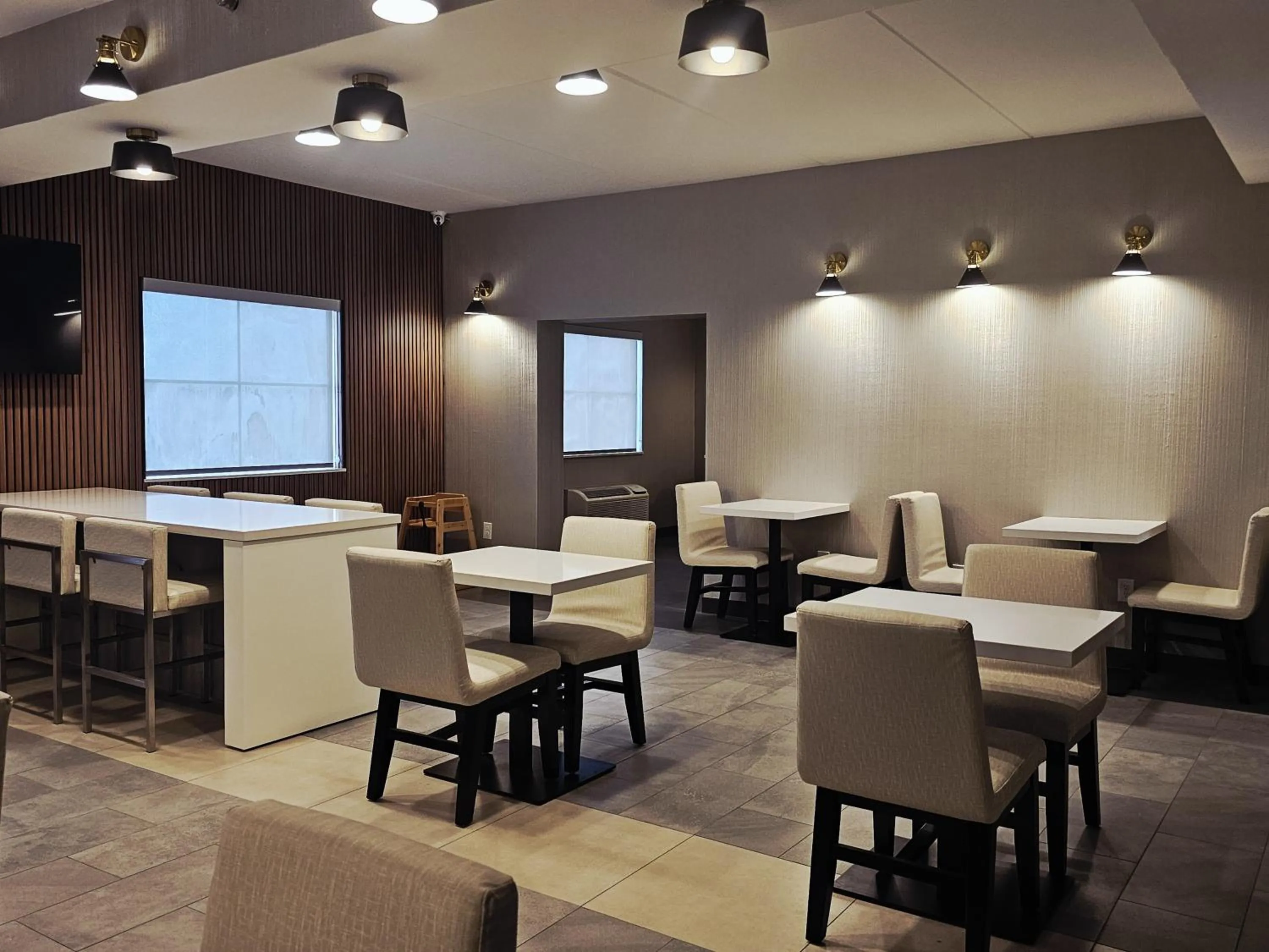 Breakfast in Wingate by Wyndham Pittsburgh West Mifflin