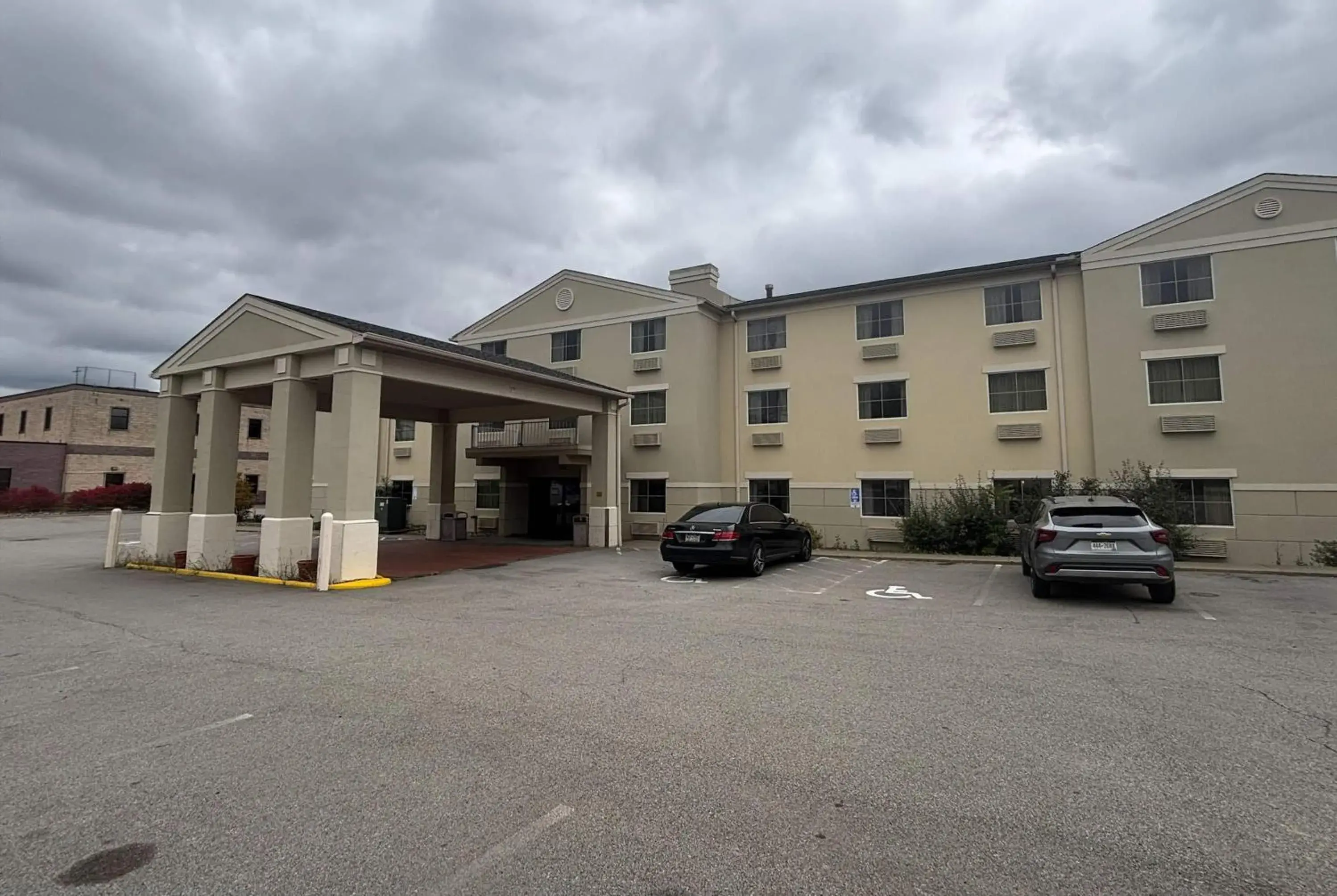 Property building in Wingate by Wyndham Pittsburgh West Mifflin Property building in Wingate by Wyndham Pittsburgh West Mifflin