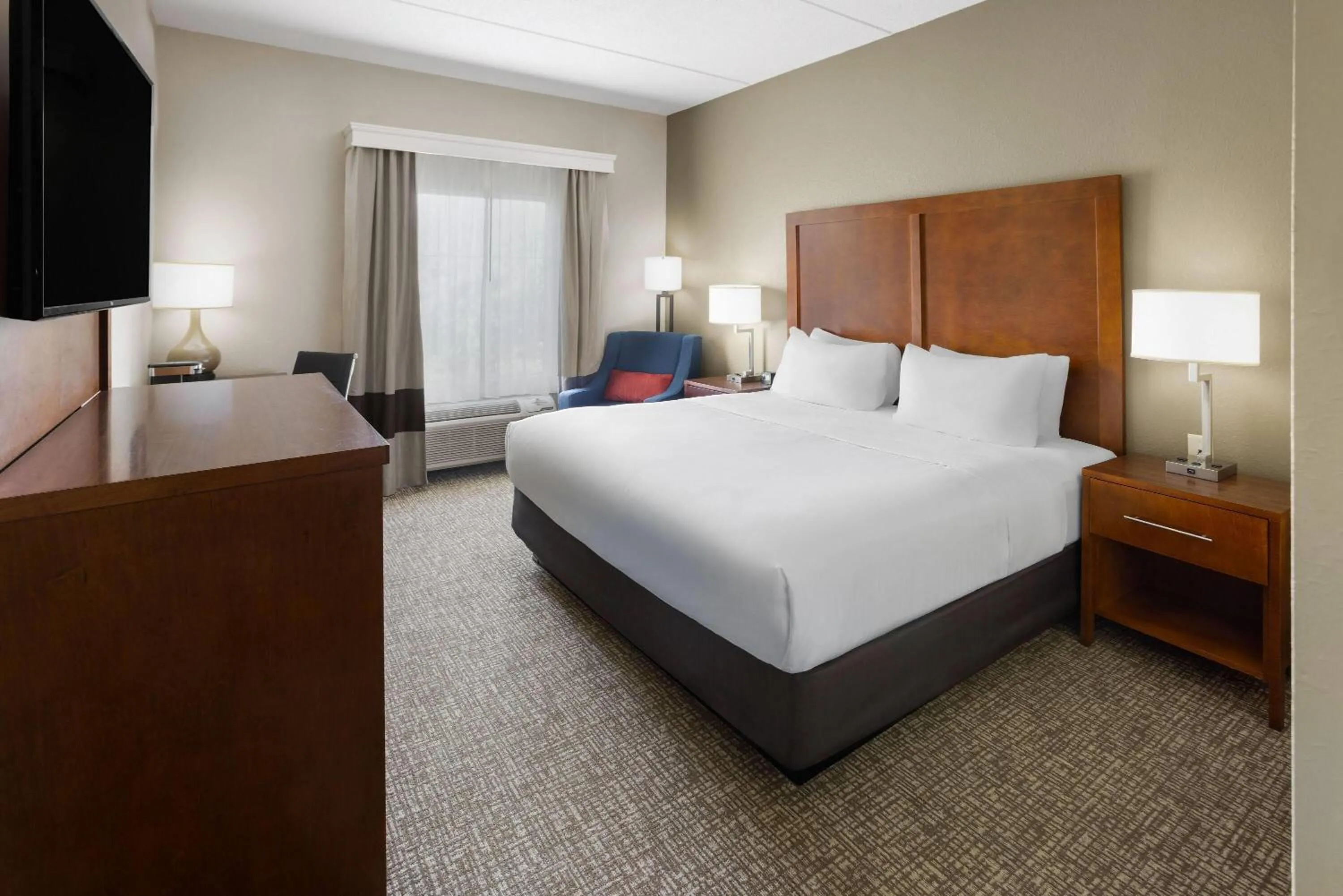 Photo of the whole room, Bed in Wingate by Wyndham Grove City