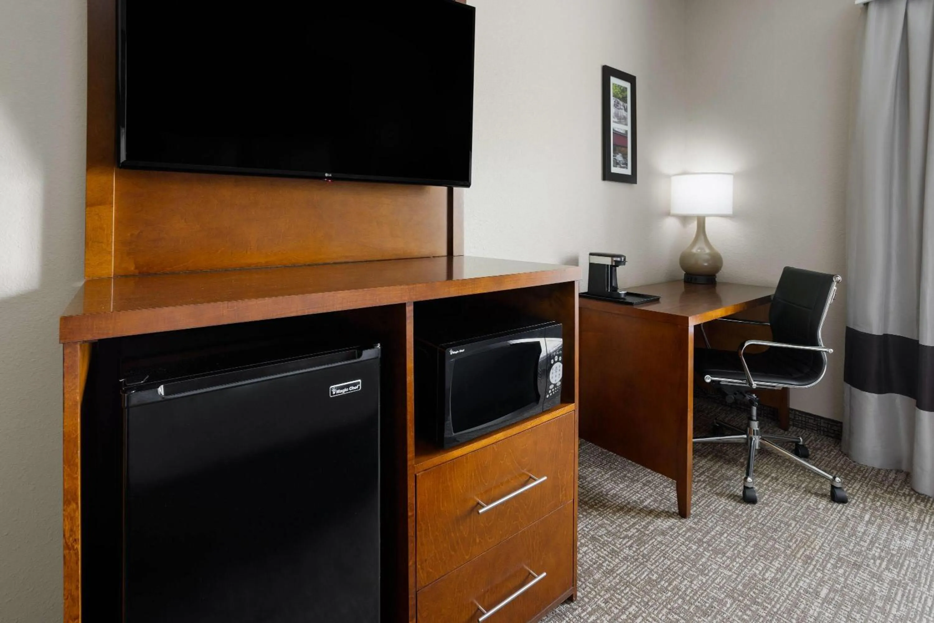 Photo of the whole room in Wingate by Wyndham Grove City