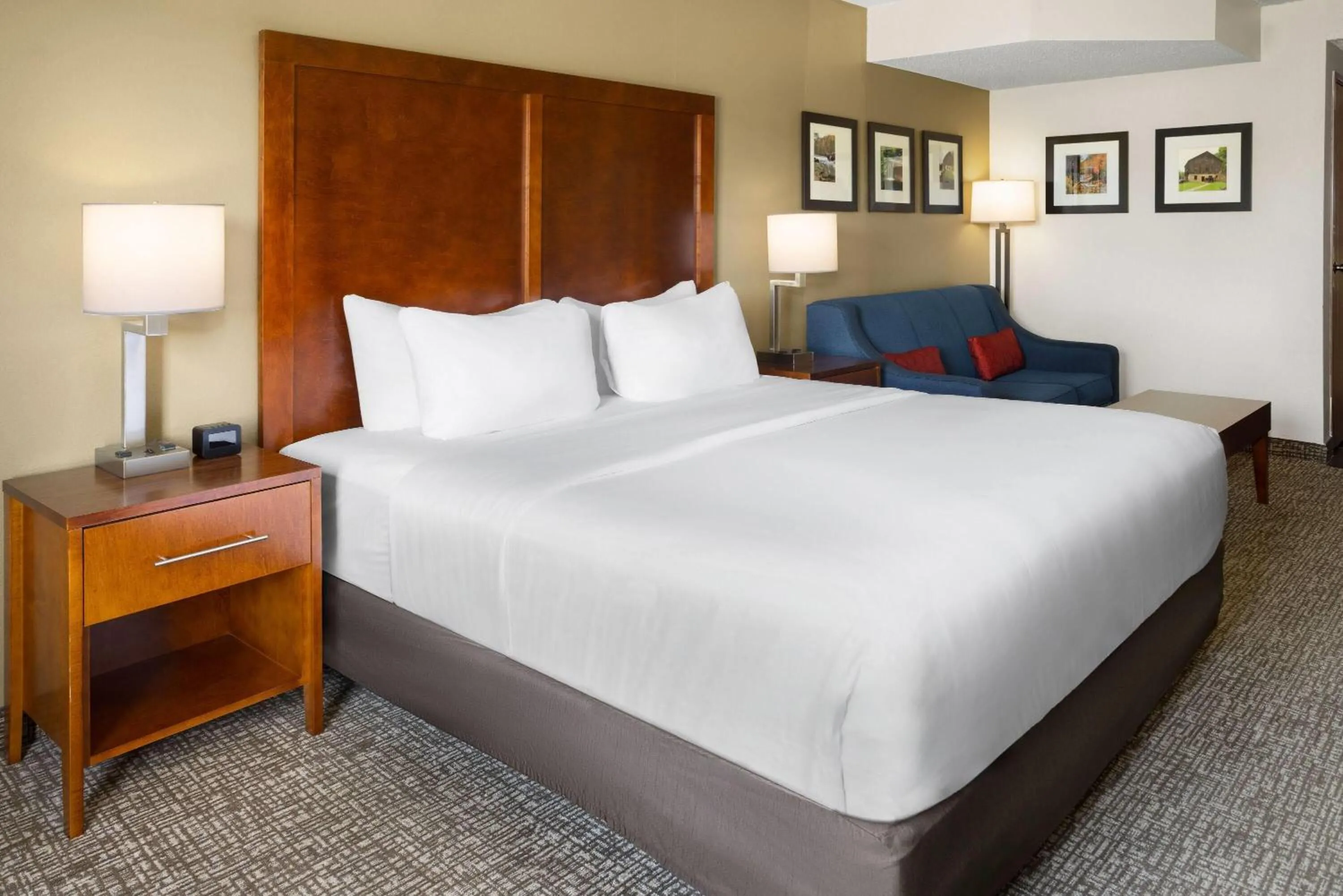 Photo of the whole room, Bed in Wingate by Wyndham Grove City