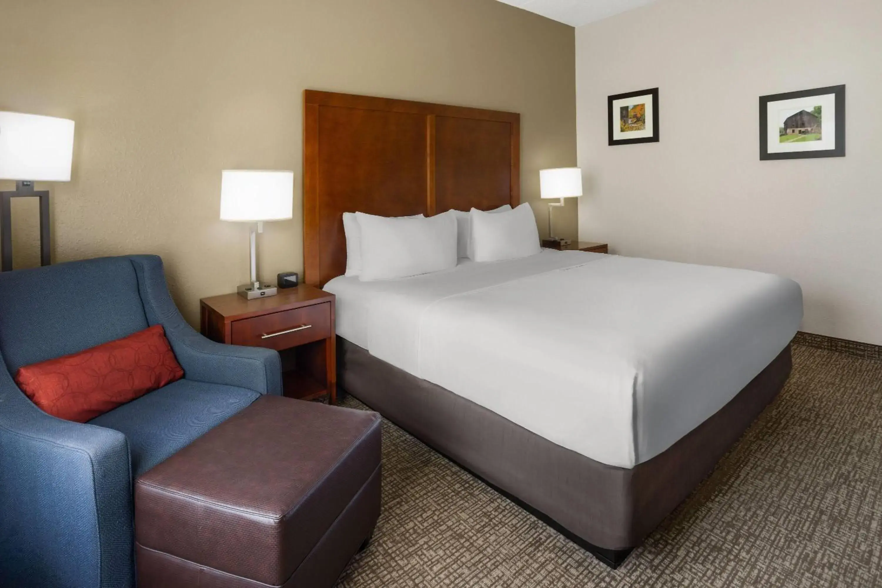 Photo of the whole room, Bed in Wingate by Wyndham Grove City Photo of the whole room, Bed in Wingate by Wyndham Grove City