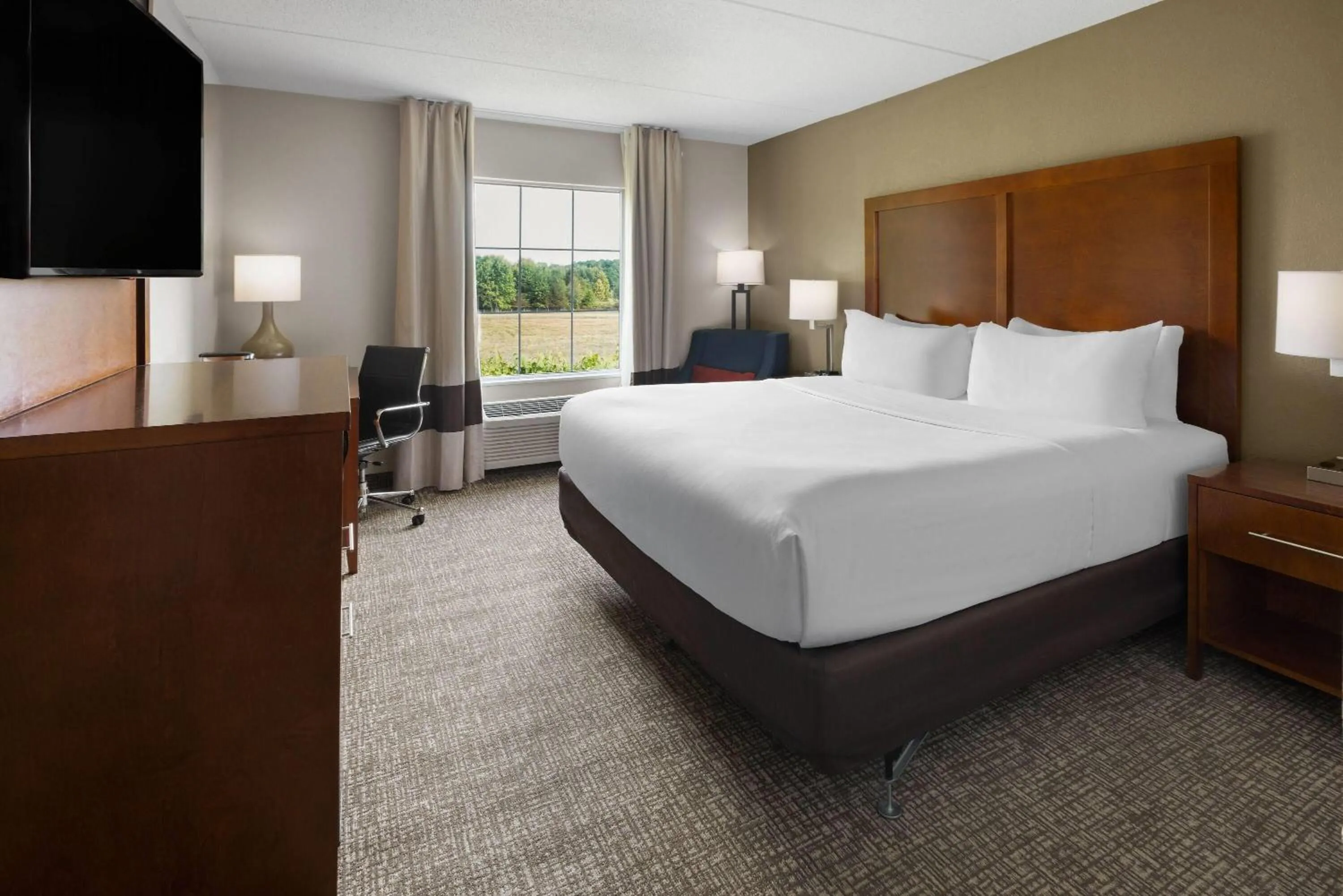 Photo of the whole room, Bed in Wingate by Wyndham Grove City