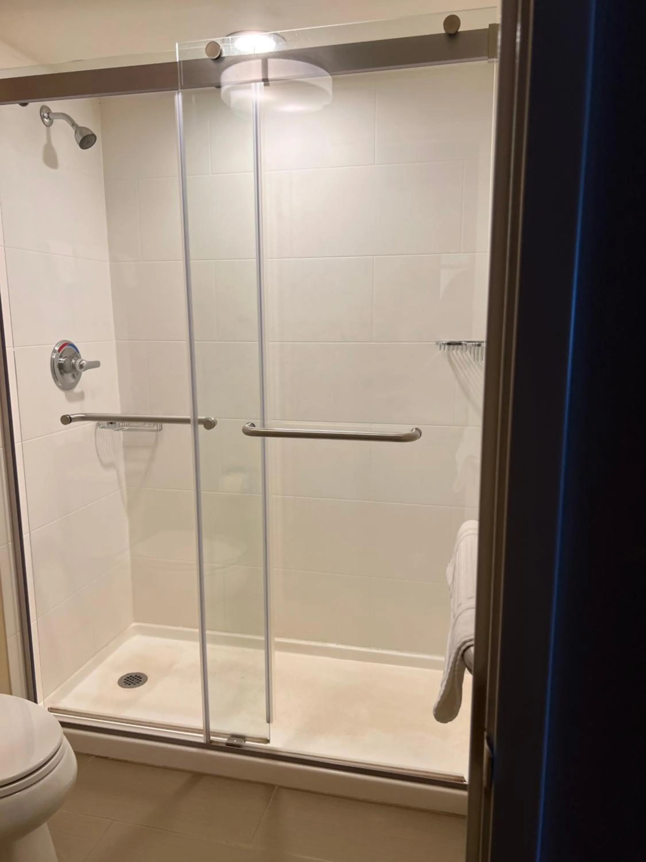 Shower in Comfort Inn & Suites Wilkes Barre - Arena